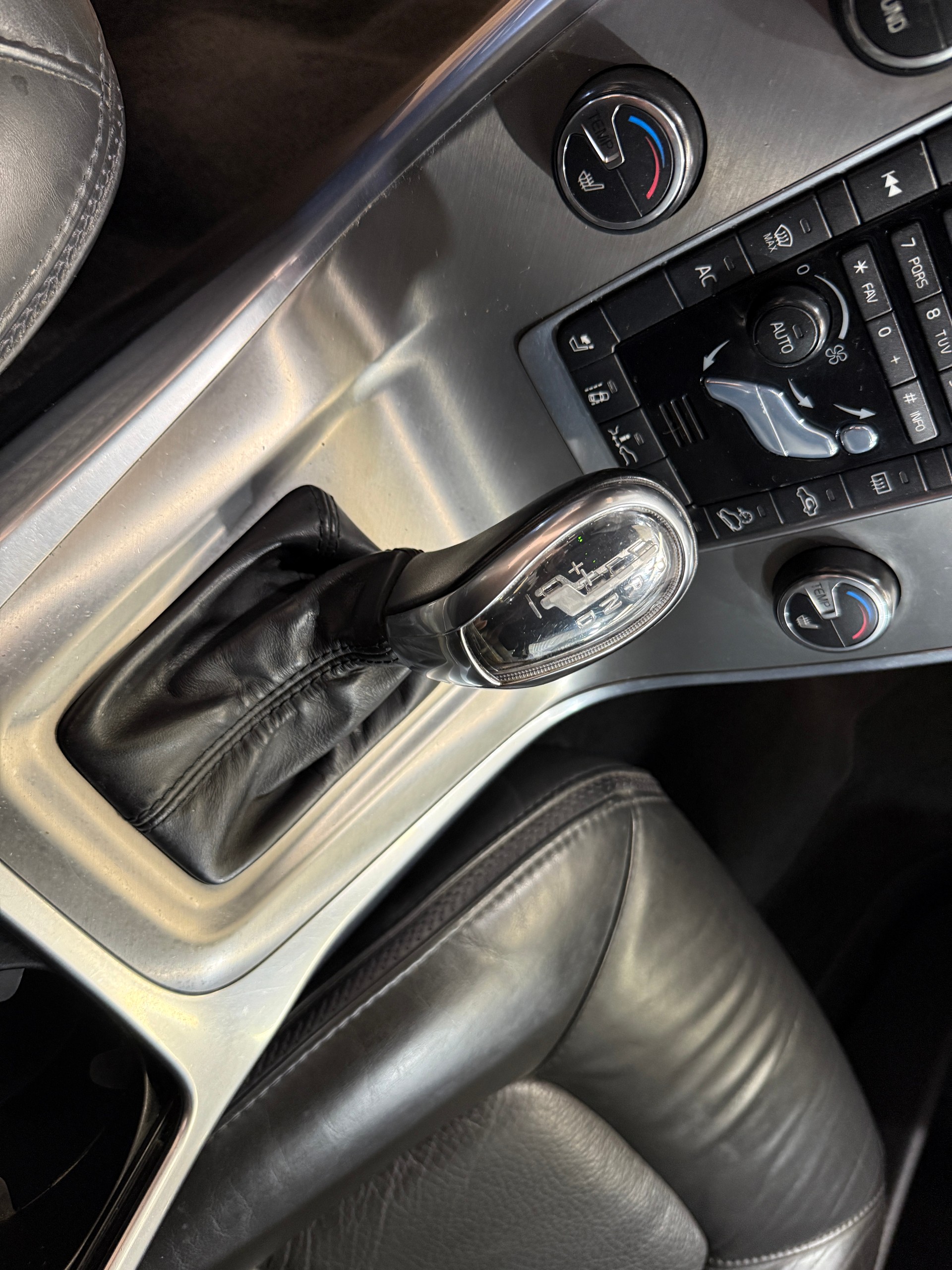 VOLVO XC70 D5 AWD Summum Geartronic-image-10