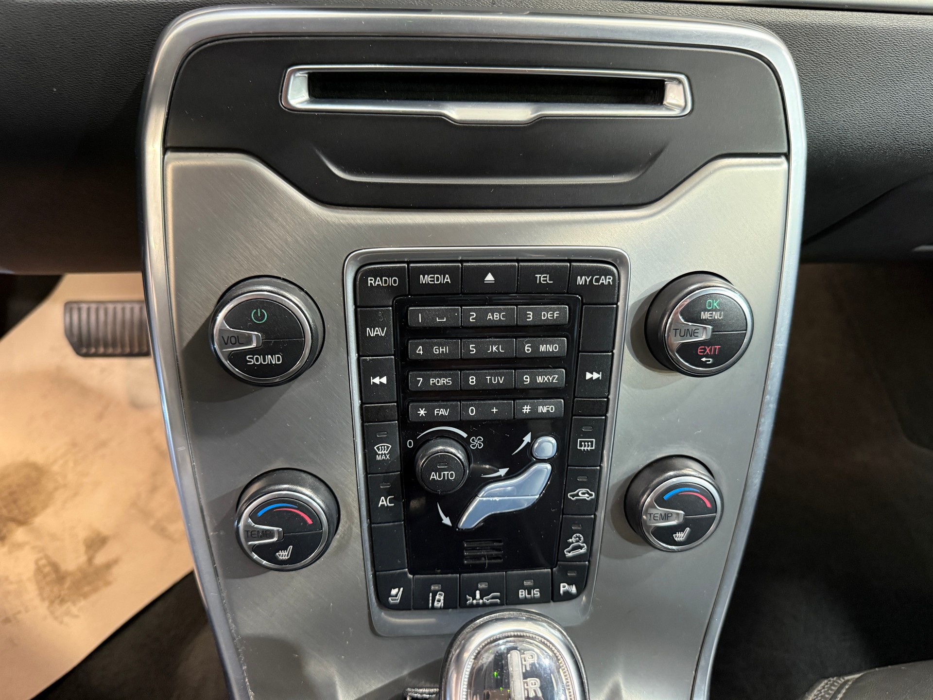 VOLVO XC70 D5 AWD Summum Geartronic-image-9