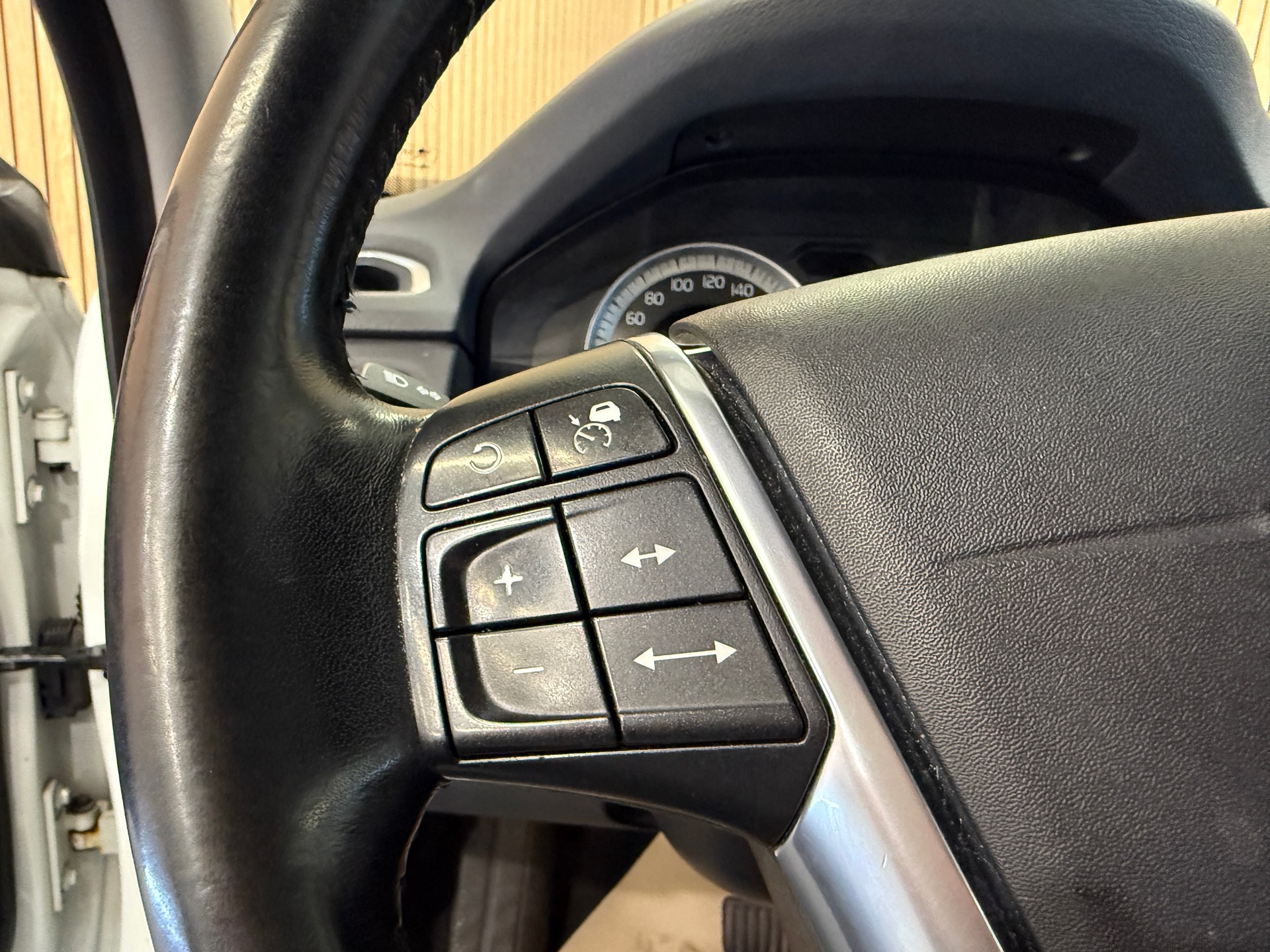 VOLVO XC70 D5 AWD Summum Geartronic-image-7