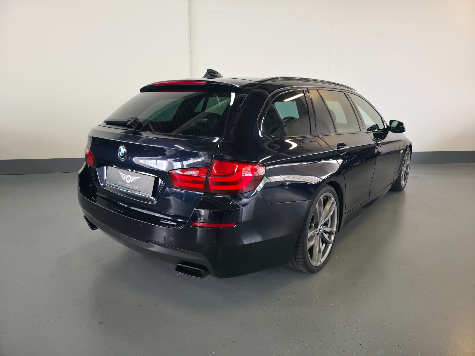 BMW M550d xDrive Touring Steptronic-image-11