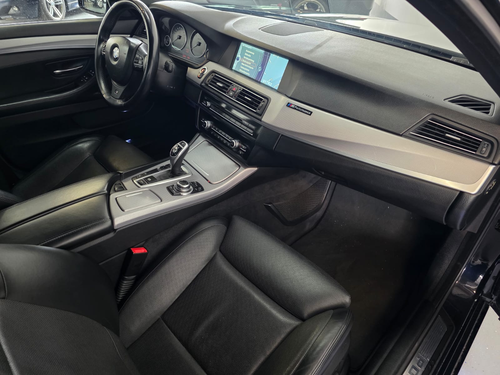 BMW M550d xDrive Touring Steptronic-image-19