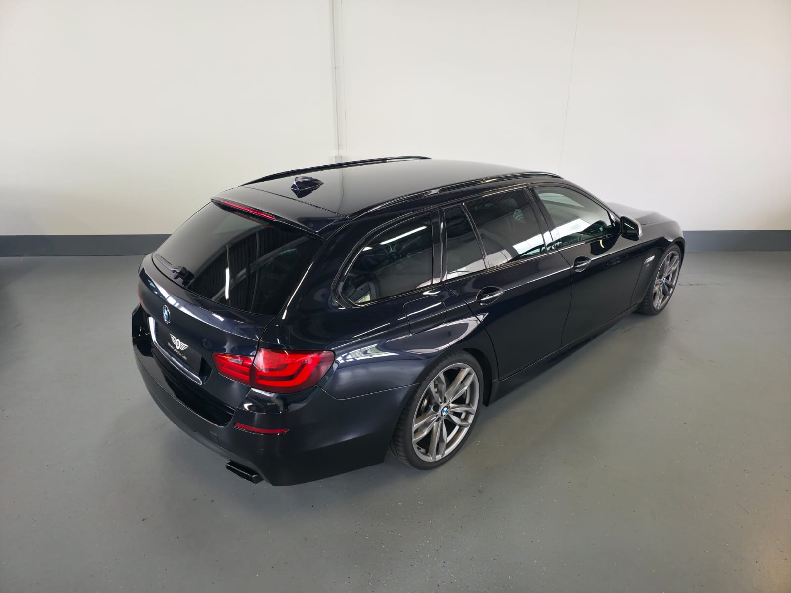 BMW M550d xDrive Touring Steptronic-image-8