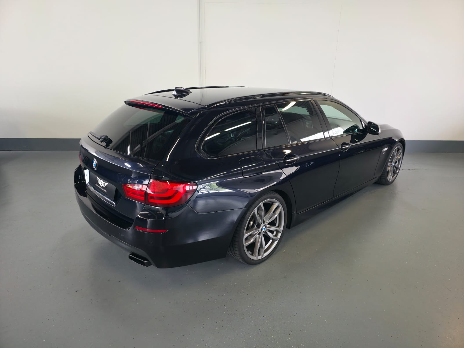 BMW M550d xDrive Touring Steptronic-image-9