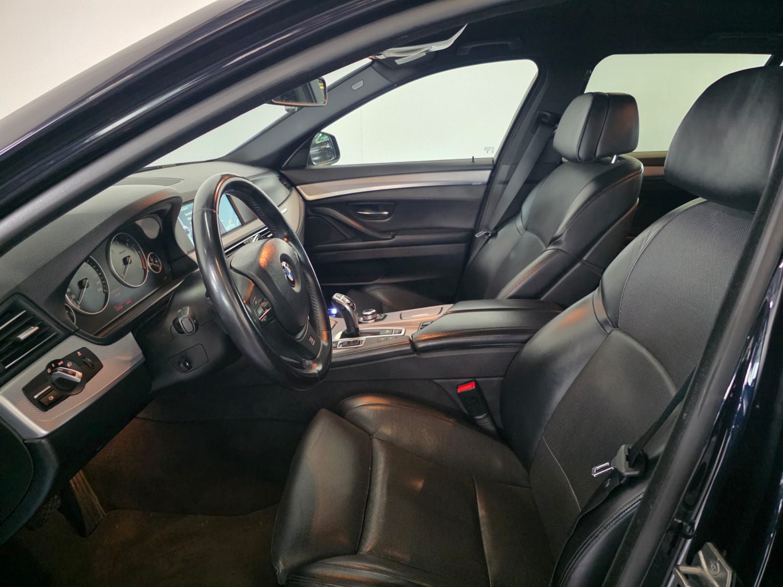 BMW M550d xDrive Touring Steptronic-image-21