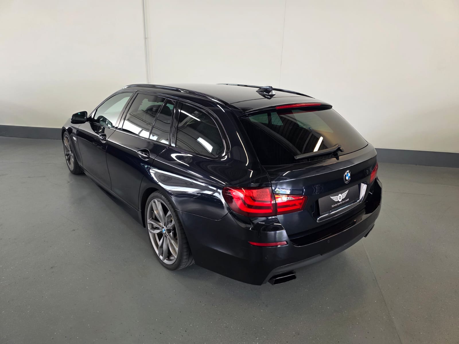 BMW M550d xDrive Touring Steptronic-image-14