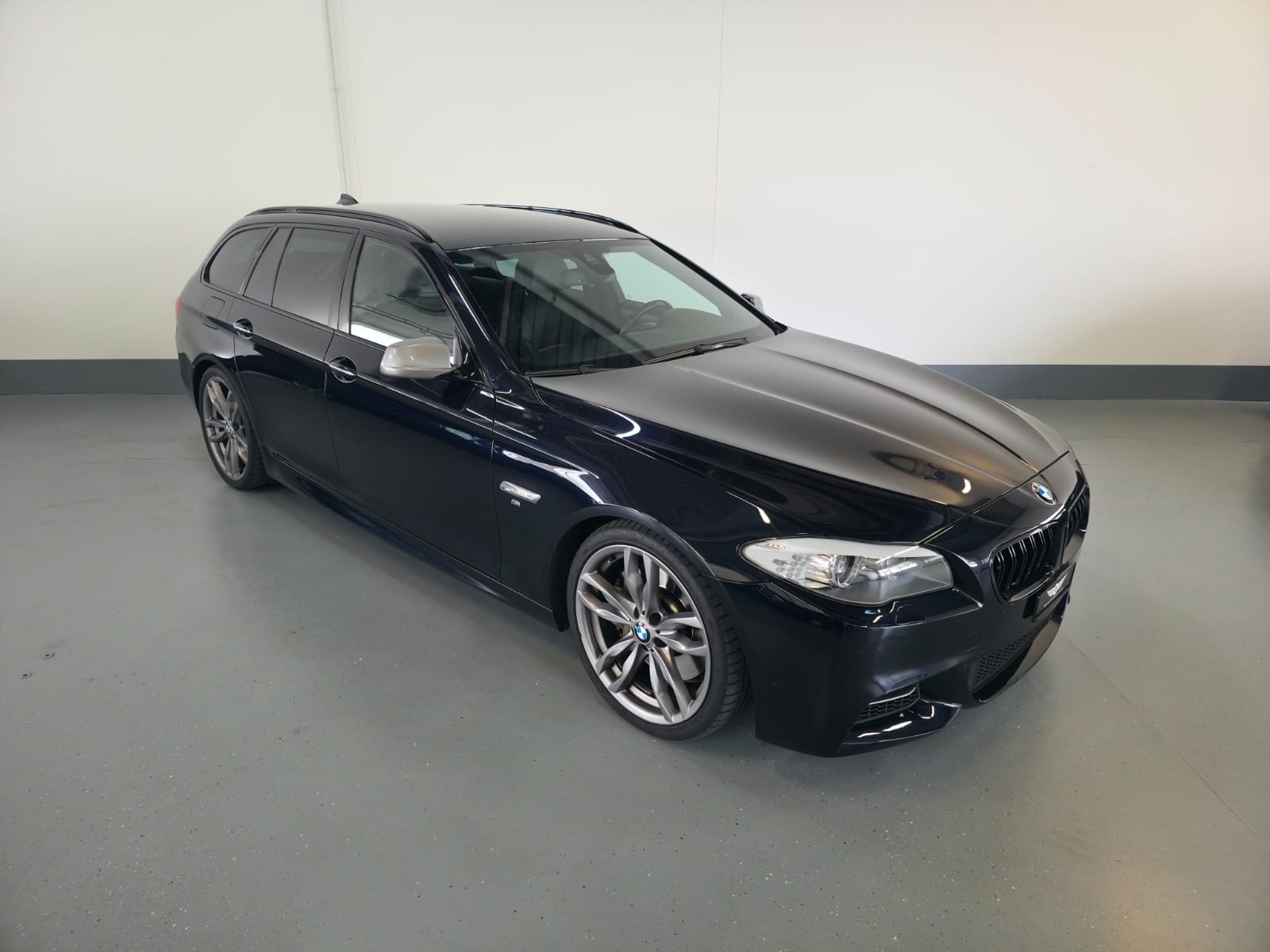 BMW M550d xDrive Touring Steptronic-image-1