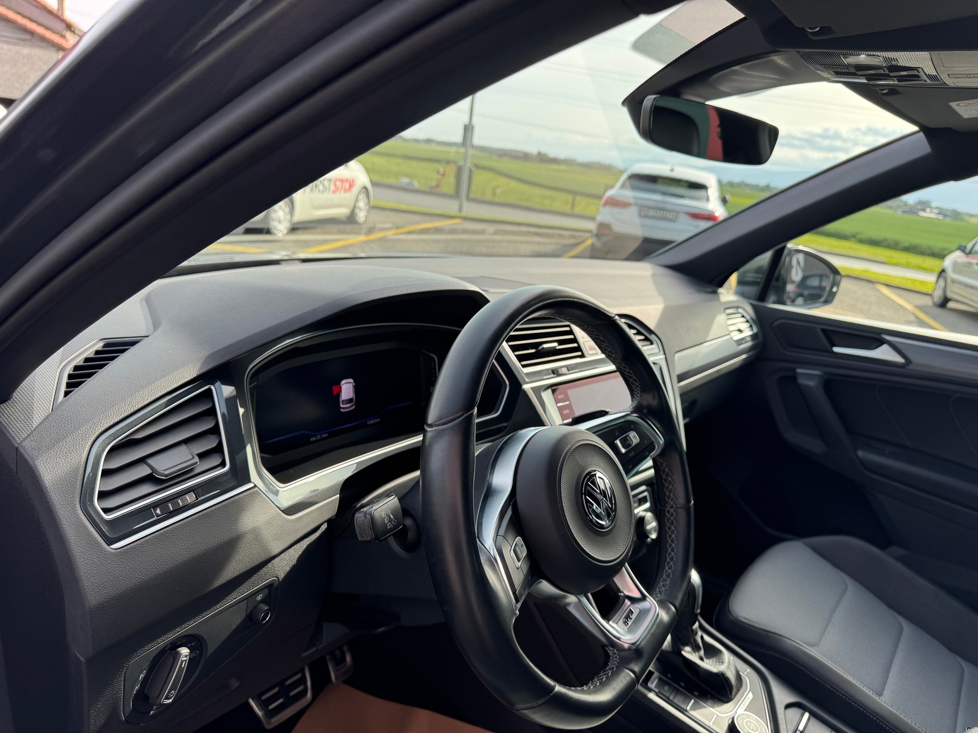 VW Tiguan 2.0TSI R-Line 4Motion DSG-image-5