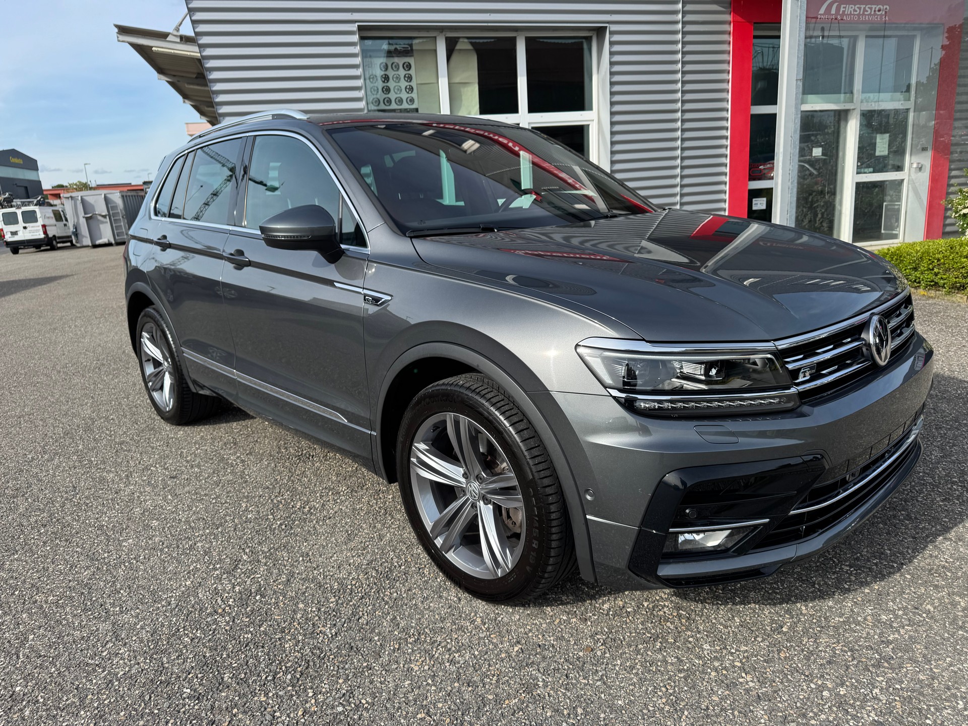 VW Tiguan 2.0TSI R-Line 4Motion DSG-image-1