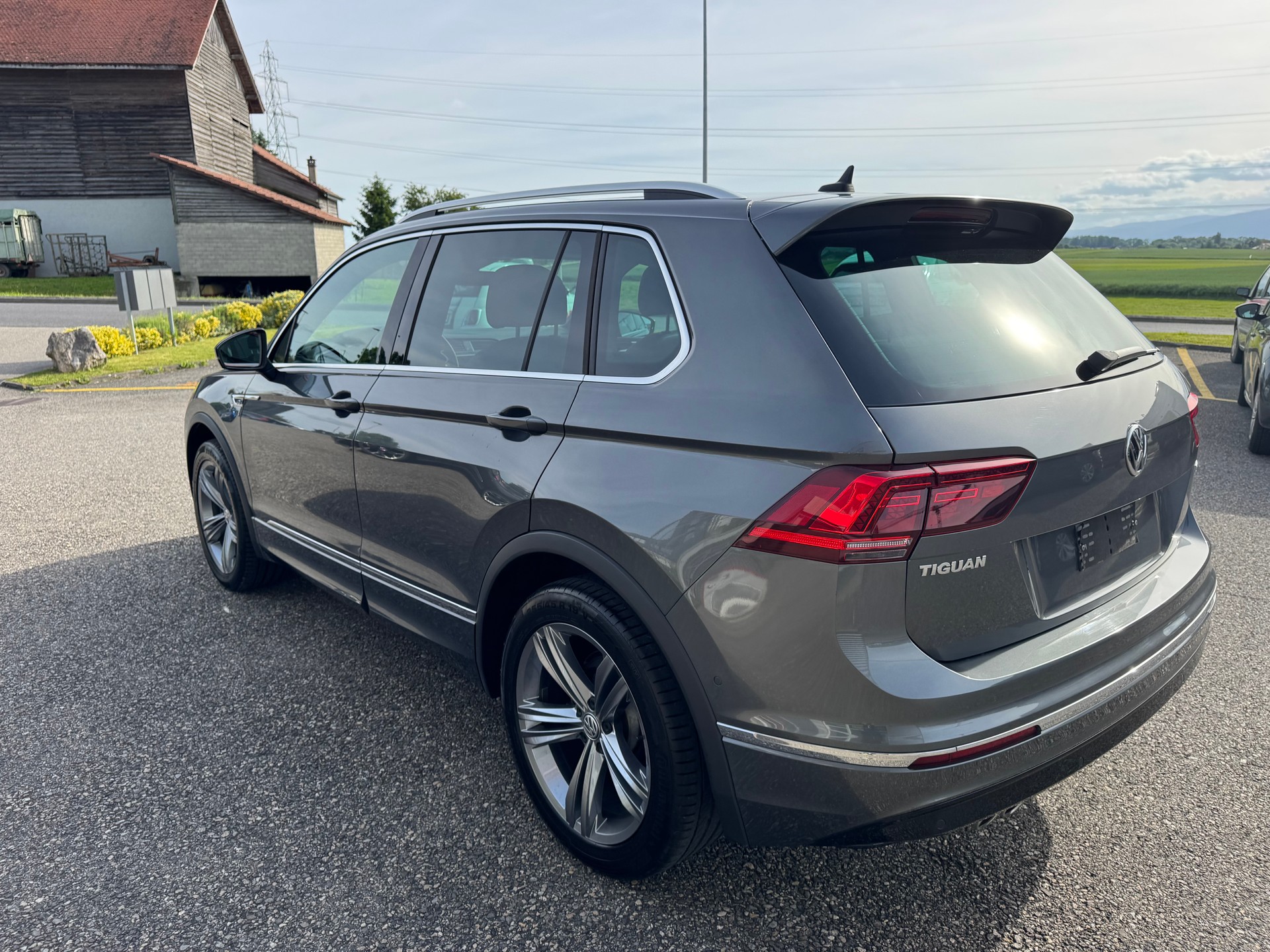 VW Tiguan 2.0TSI R-Line 4Motion DSG-image-3