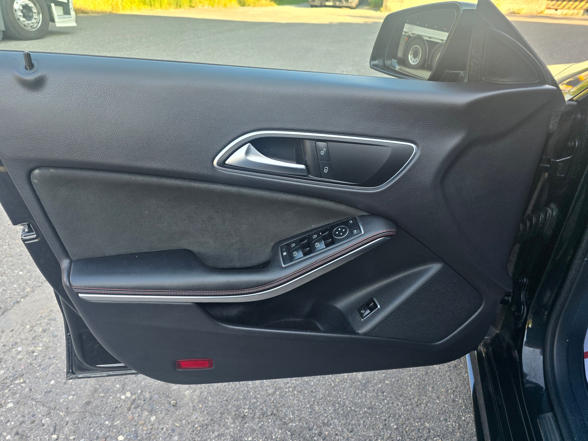 MERCEDES-BENZ CLA Shooting Brake 200 d Urban 4Matic 7G-DCT-image-14