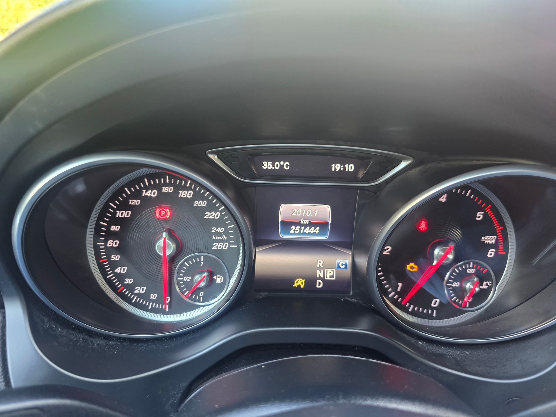 MERCEDES-BENZ CLA Shooting Brake 200 d Urban 4Matic 7G-DCT-image-17