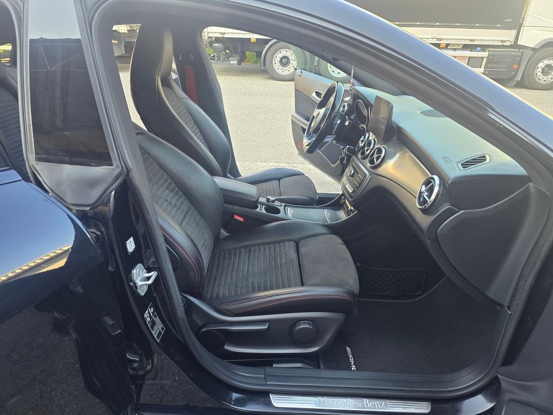 MERCEDES-BENZ CLA Shooting Brake 200 d Urban 4Matic 7G-DCT-image-12