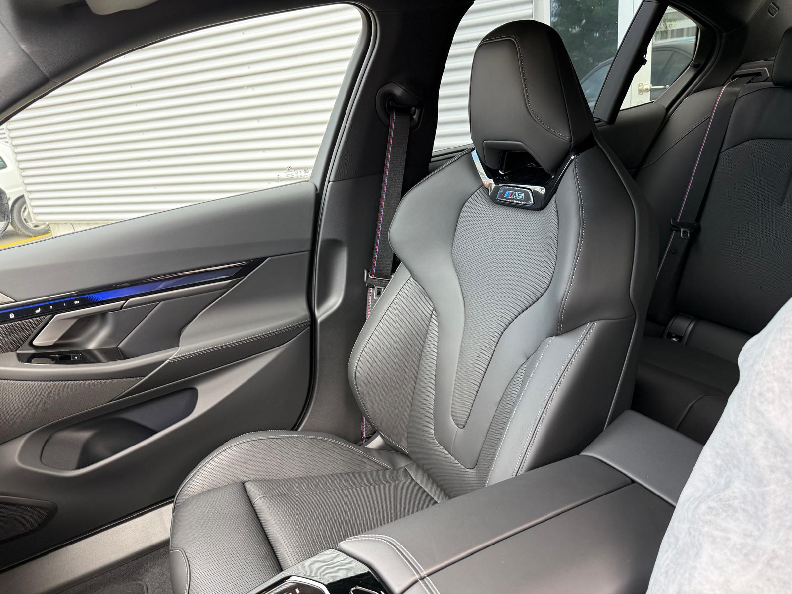 BMW M5 xDrive-showroom-element-2