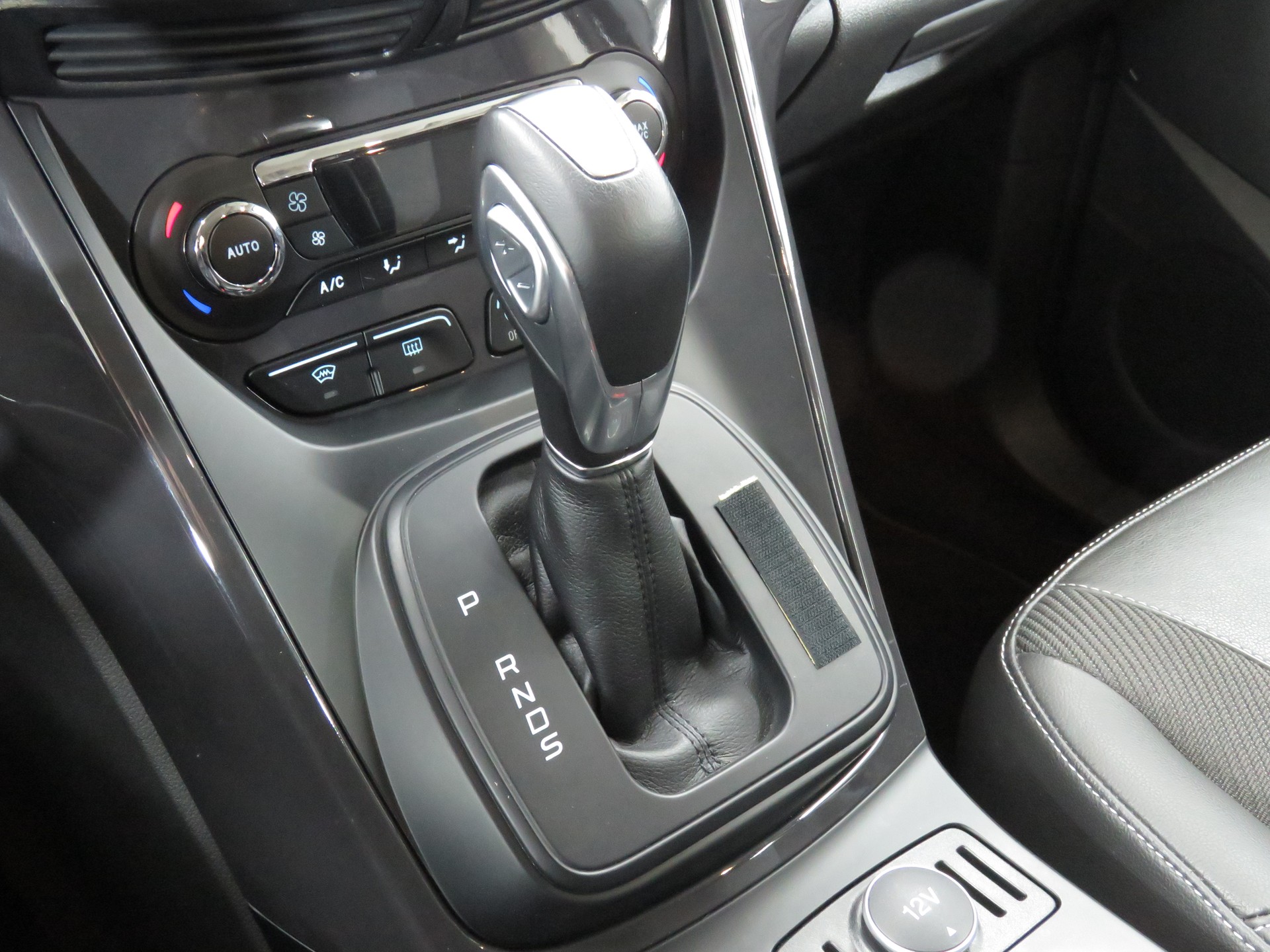 FORD Kuga 2.0 TDCi Titanium S 4WD PowerShift (Automat)-image-15