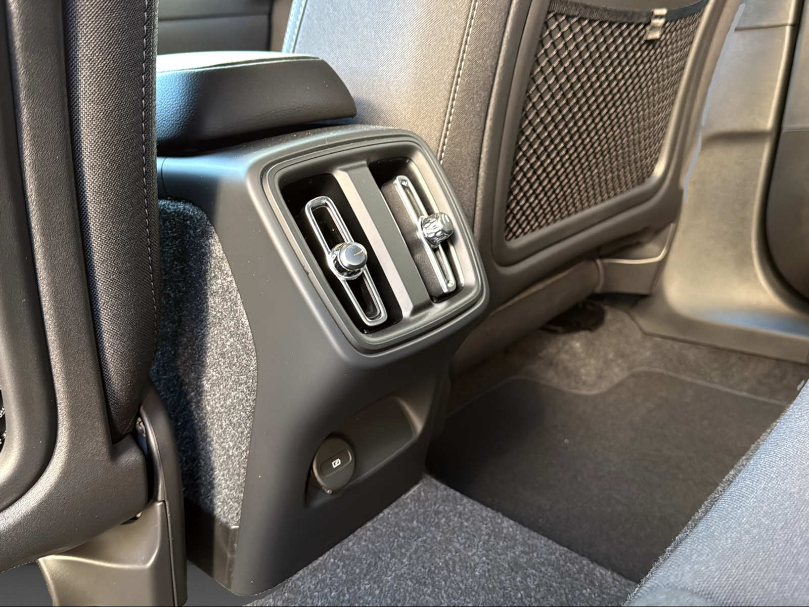 VOLVO XC40 T2 Core Xcite-image-12