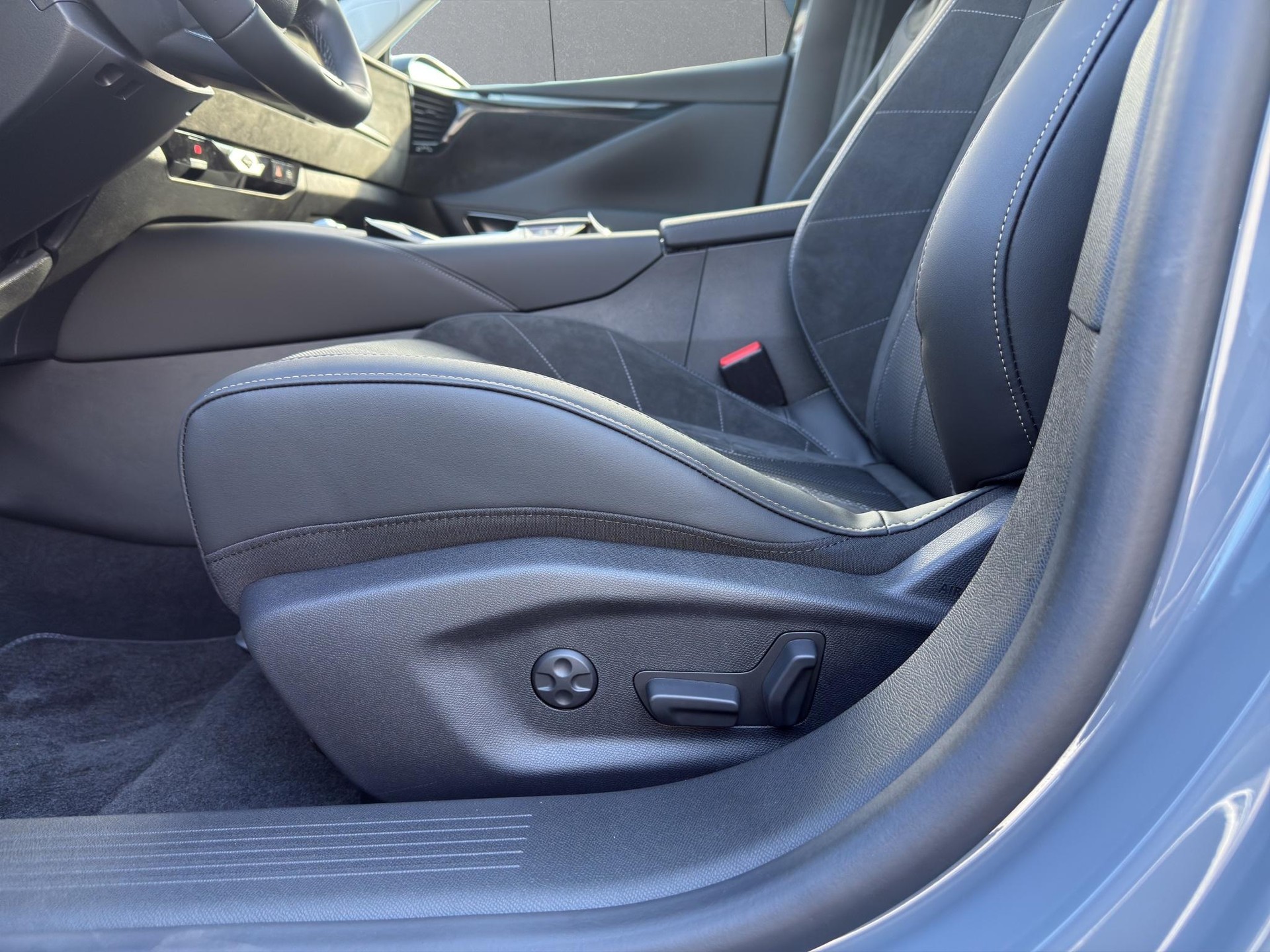 DS AUTOMOBILES No4 E-Tense Étoile Alcantara-image-20