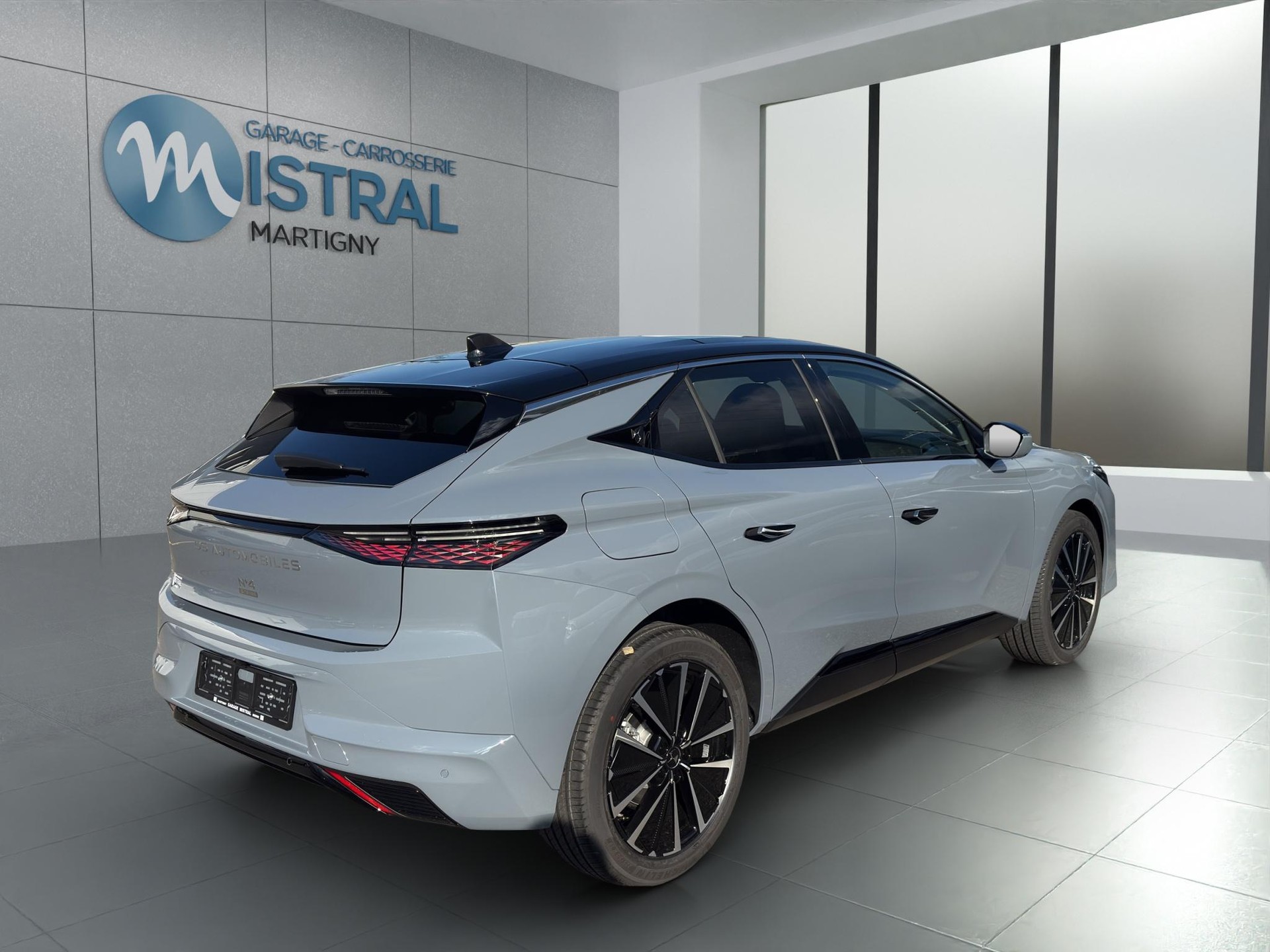 DS AUTOMOBILES No4 E-Tense Étoile Alcantara-showroom-element-3