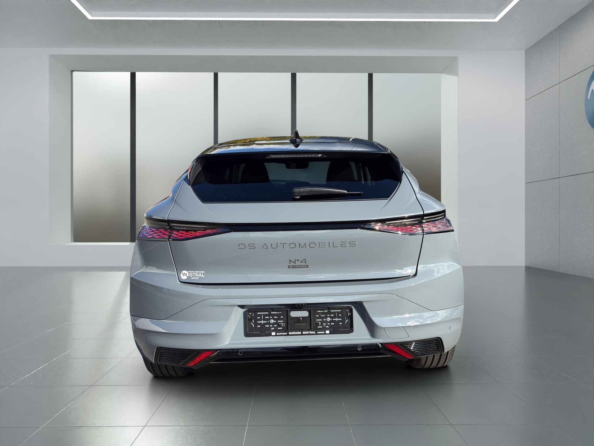 DS AUTOMOBILES No4 E-Tense Étoile Alcantara-image-4
