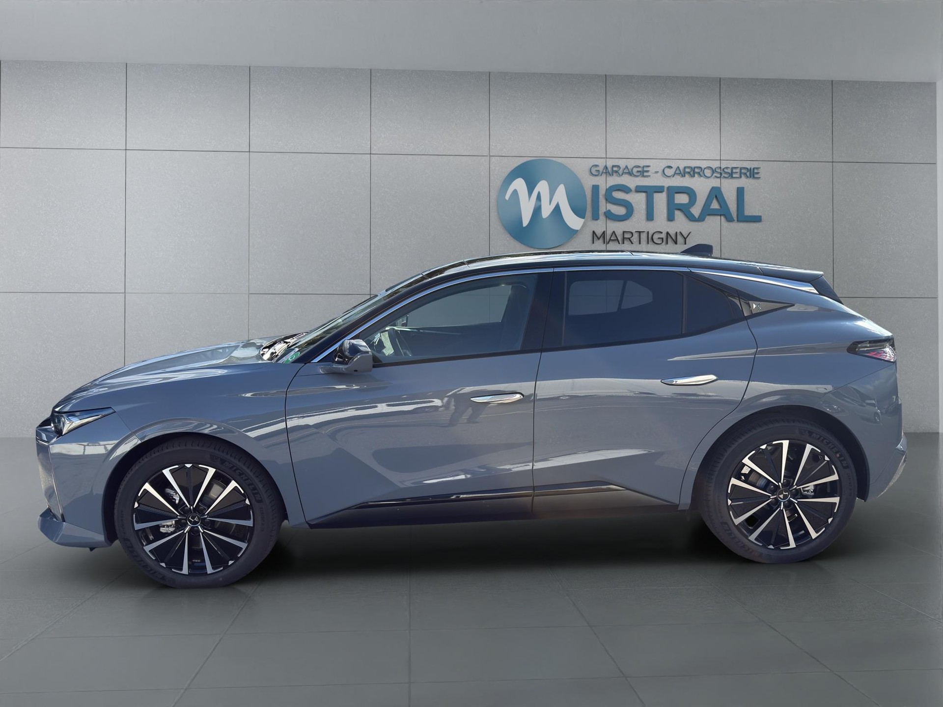 DS AUTOMOBILES No4 E-Tense Étoile Alcantara-image-6
