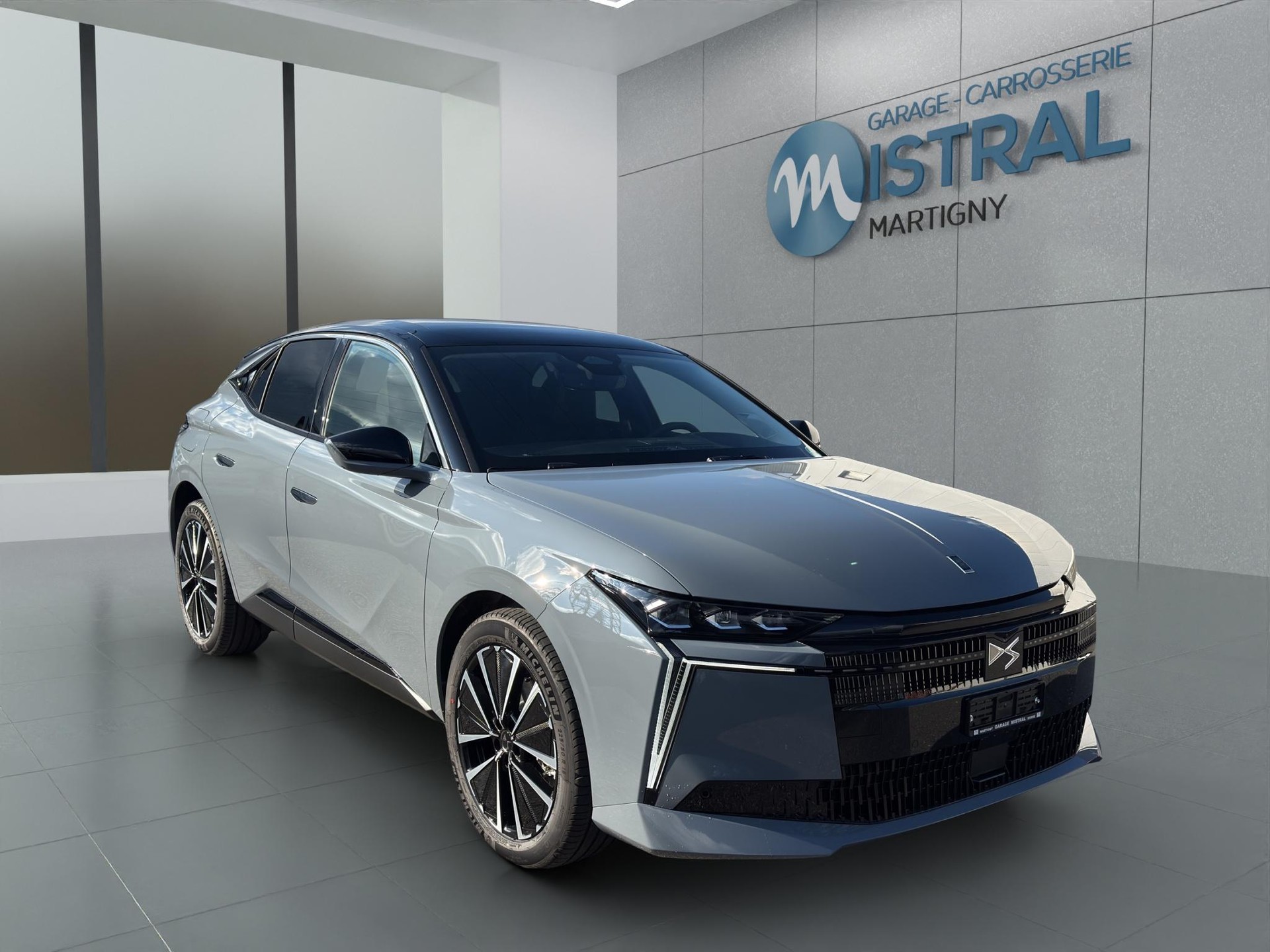 DS AUTOMOBILES No4 E-Tense Étoile Alcantara