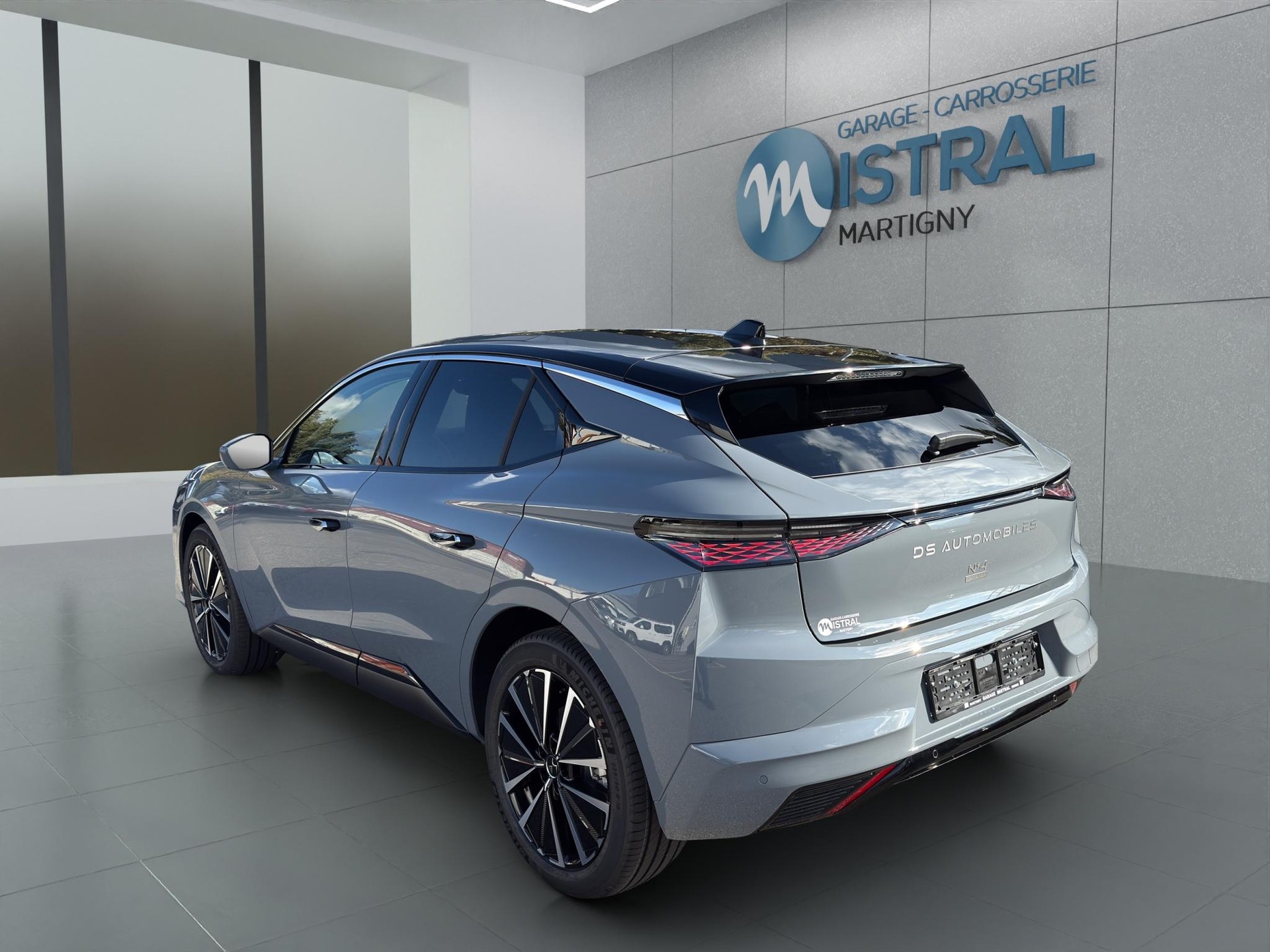 DS AUTOMOBILES No4 E-Tense Étoile Alcantara-showroom-element-2