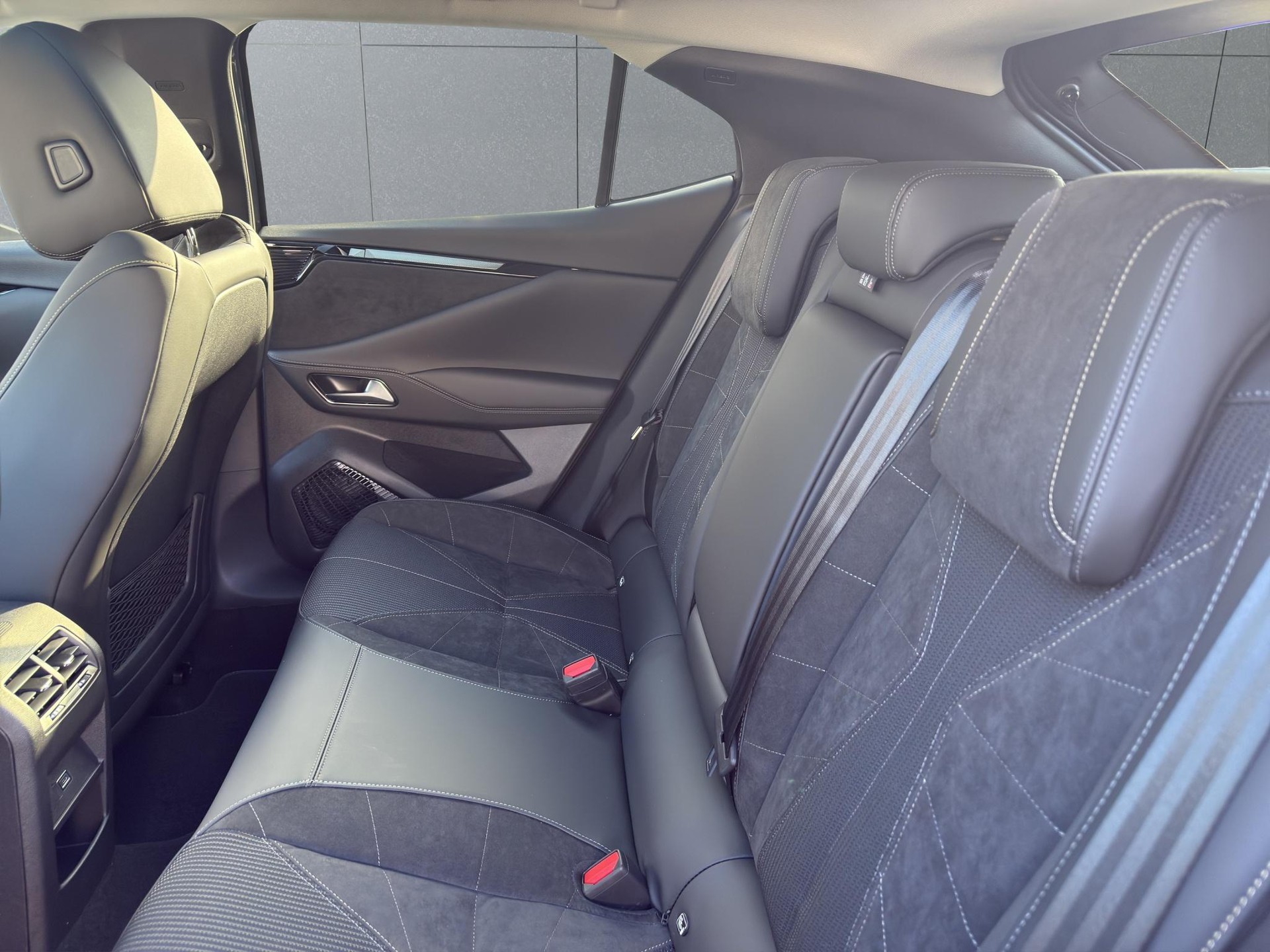 DS AUTOMOBILES No4 E-Tense Étoile Alcantara-image-15