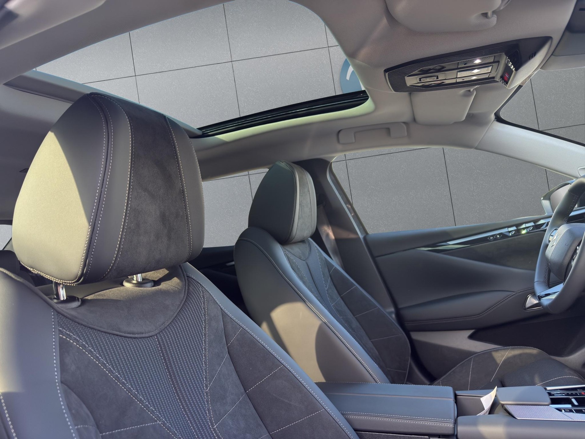 DS AUTOMOBILES No4 E-Tense Étoile Alcantara-image-22