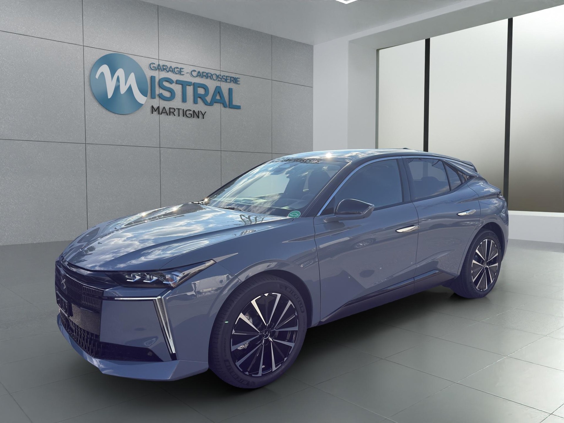DS AUTOMOBILES No4 E-Tense Étoile Alcantara-image-5