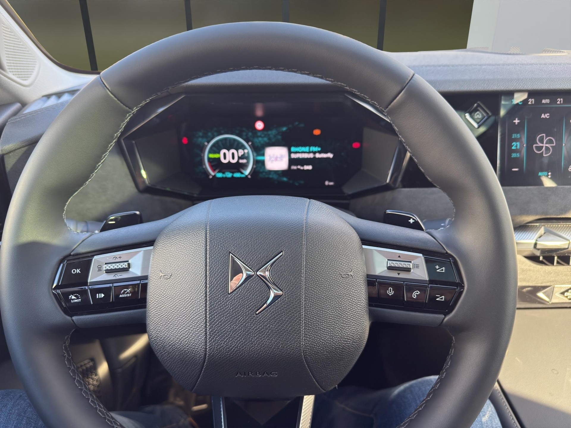 DS AUTOMOBILES No4 E-Tense Étoile Alcantara-image-13