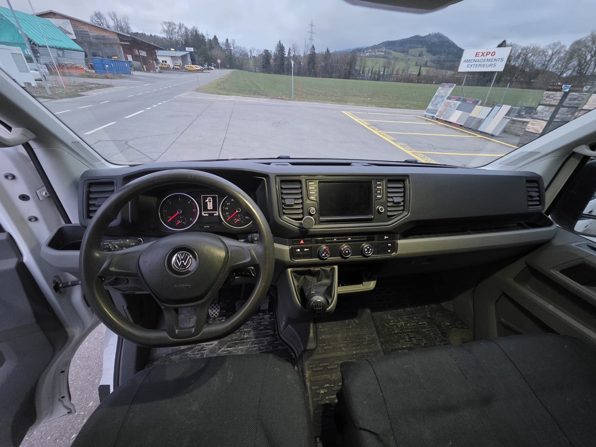 VW Crafter 35 2.0 TDI - H2 / L3-image-11