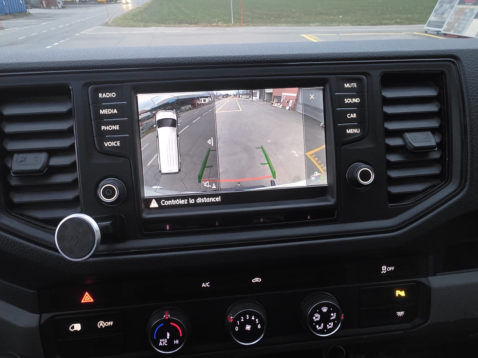 VW Crafter 35 2.0 TDI - H2 / L3-image-12