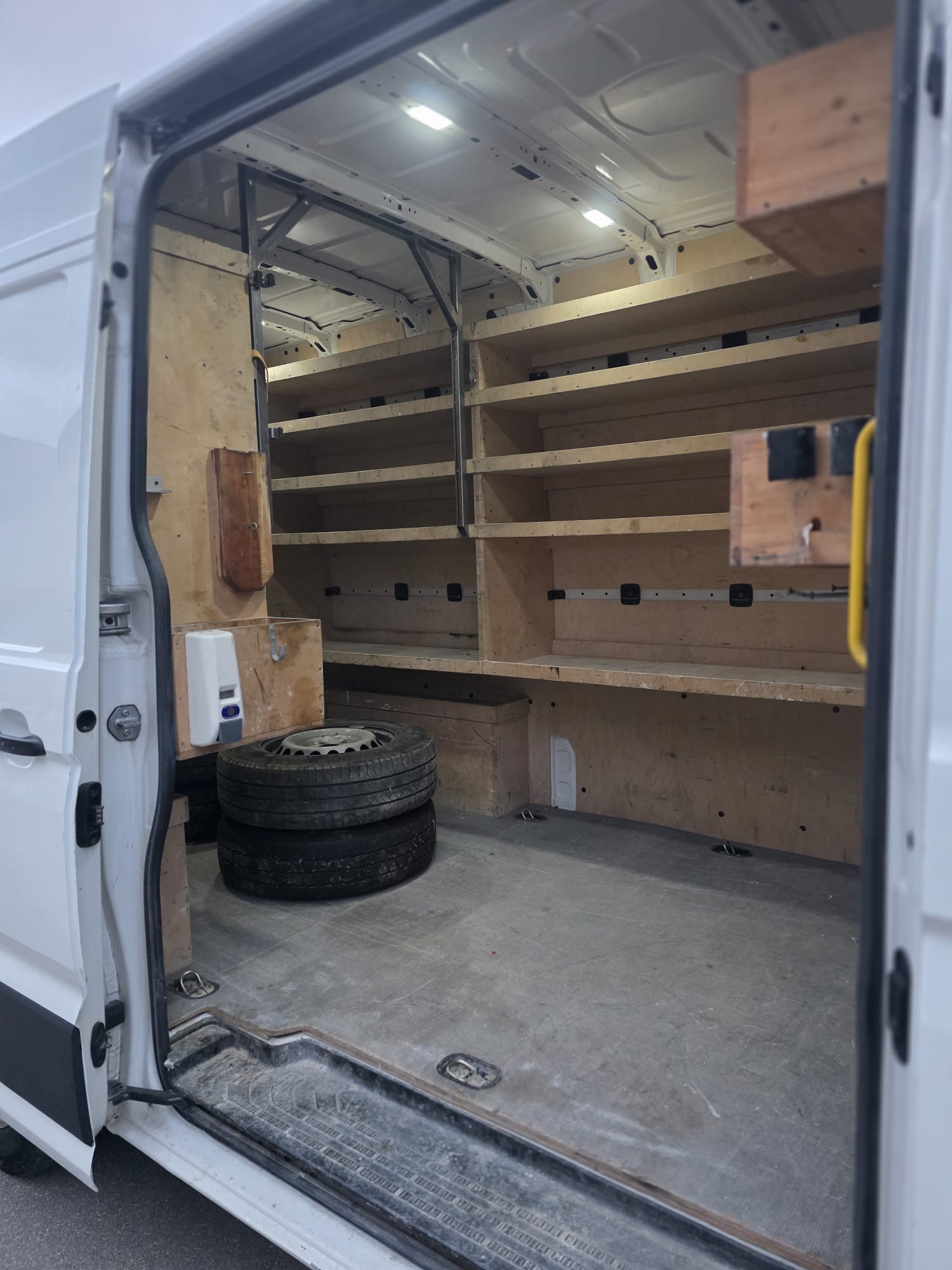VW Crafter 35 2.0 TDI - H2 / L3-image-9
