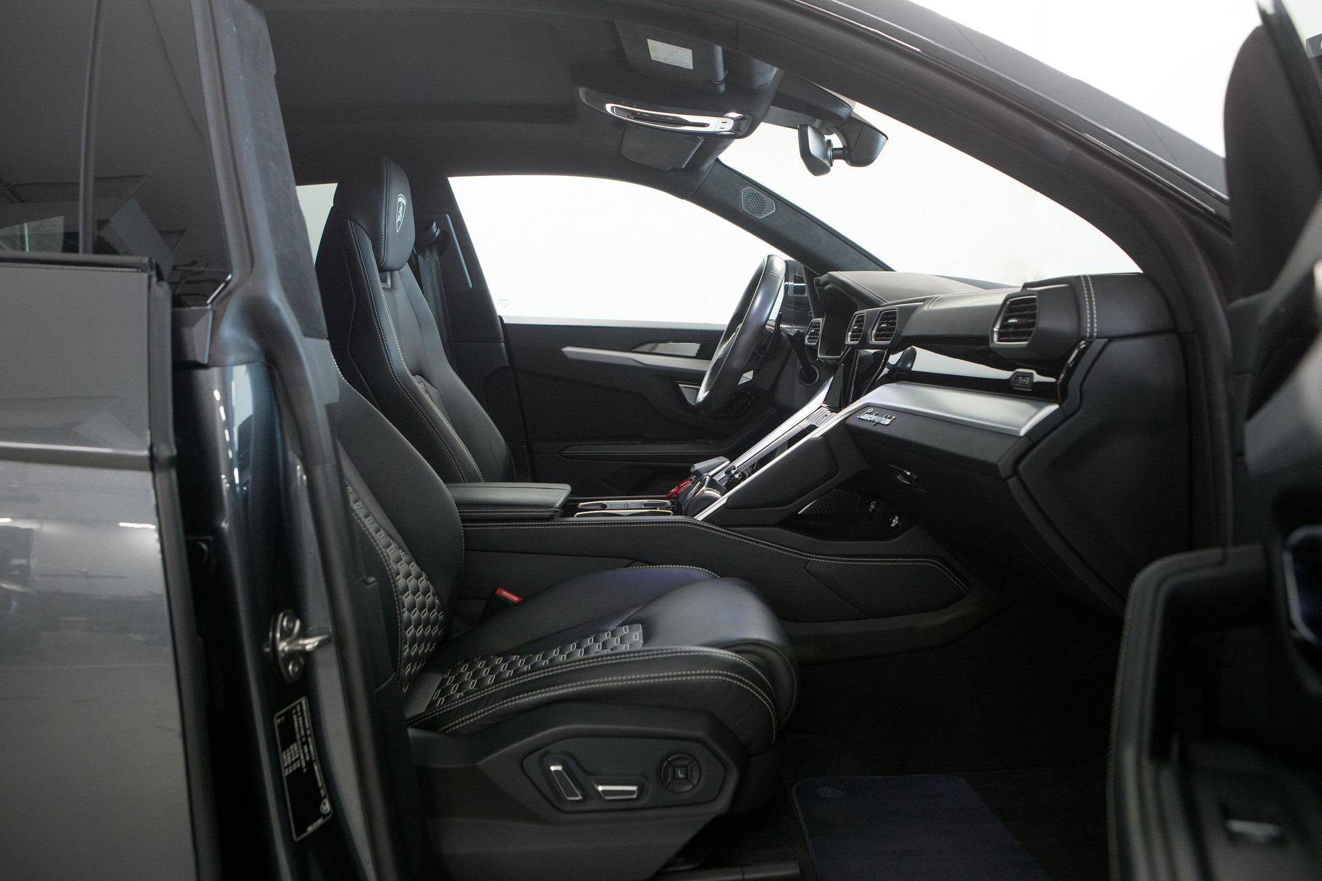 LAMBORGHINI Urus E-Gear-image-5
