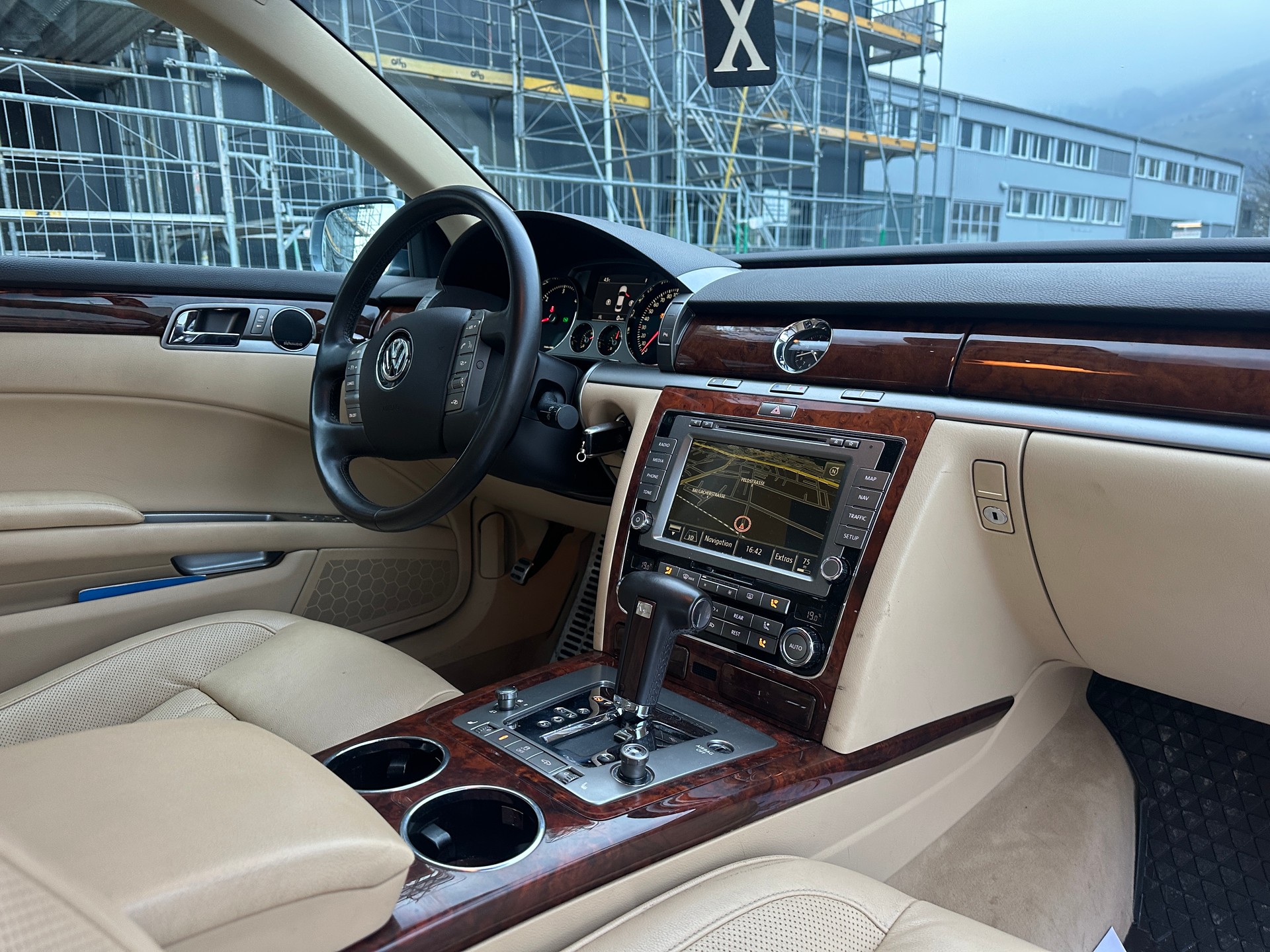 VW Phaeton 3.0 TDi V6 4Motion Tiptronic-image-10