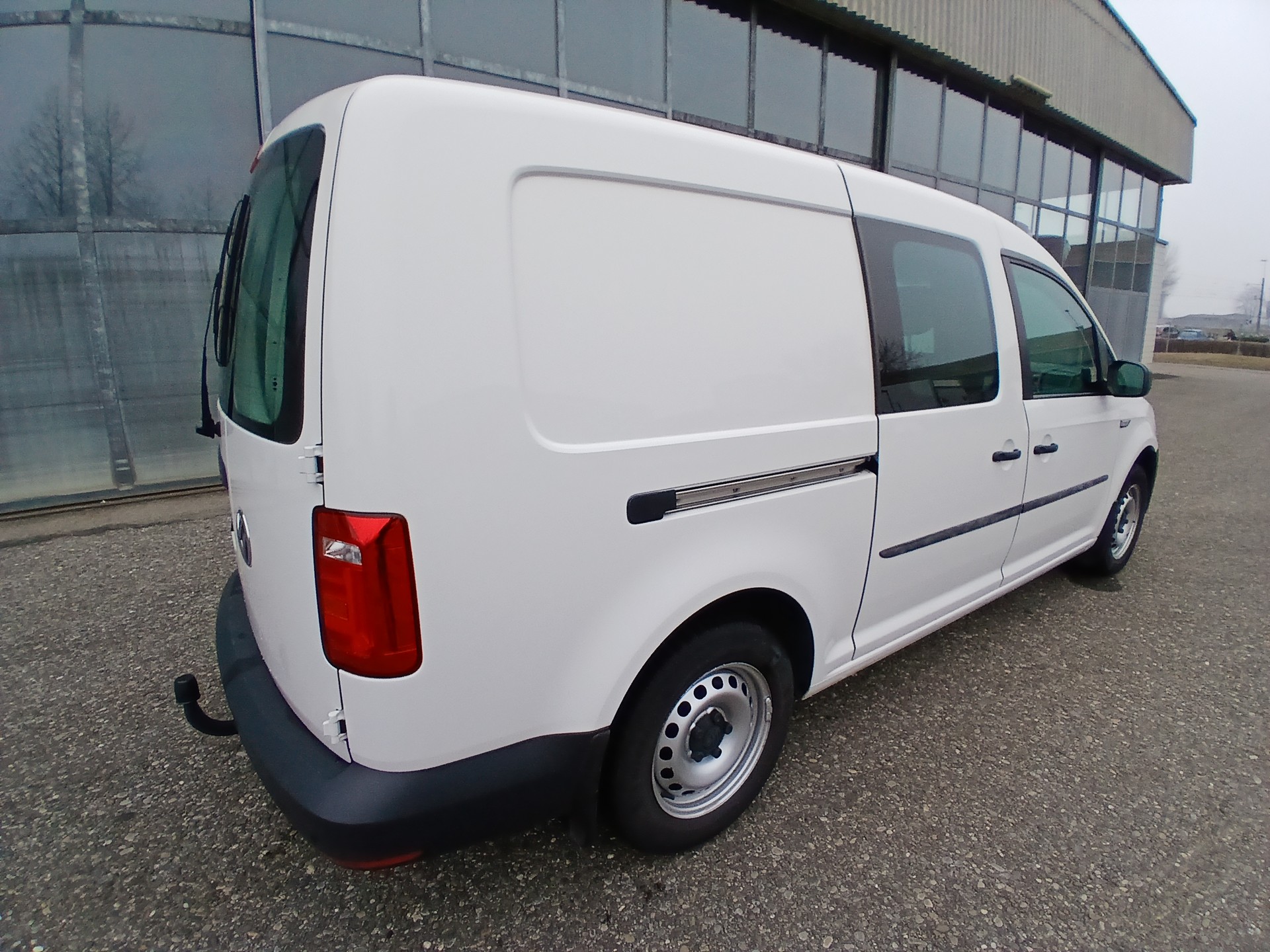 VW Caddy Maxi 2.0TDI BlueMotion Technology DSG-image-5