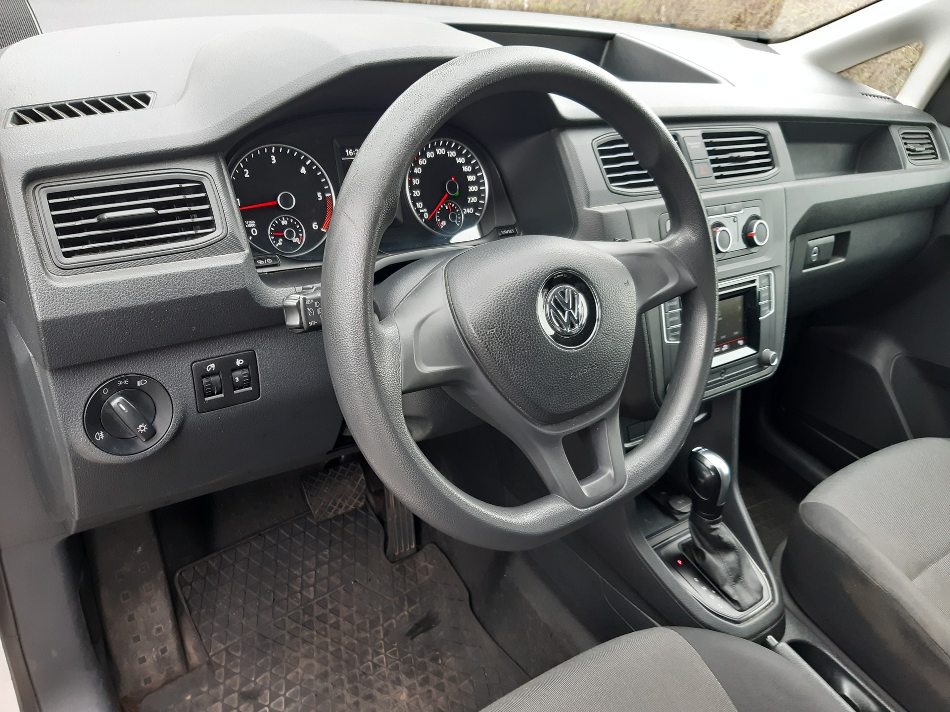 VW Caddy Maxi 2.0TDI BlueMotion Technology DSG-image-9