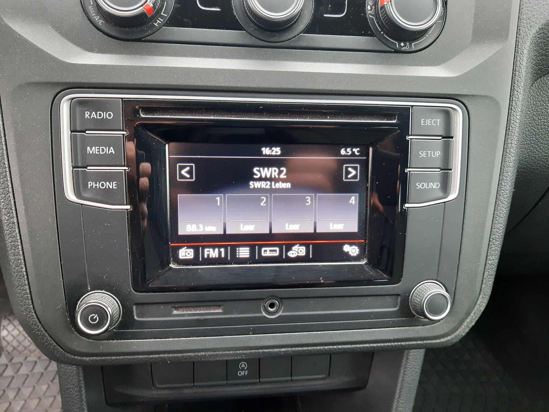 VW Caddy Maxi 2.0TDI BlueMotion Technology DSG-image-12