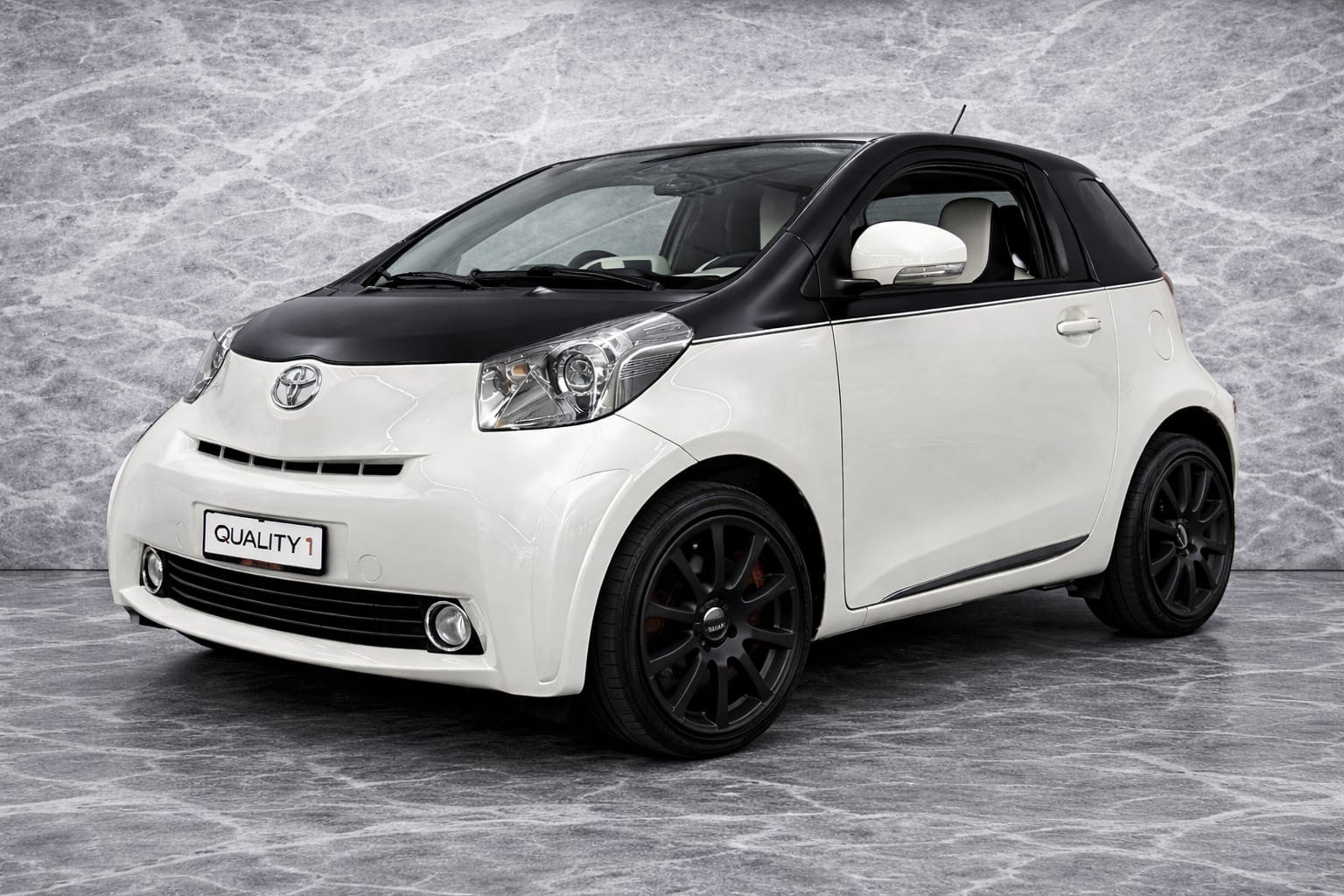 TOYOTA iQ 1.33 Dual VVT-i Linea Sol Premium Multidrive-image-1
