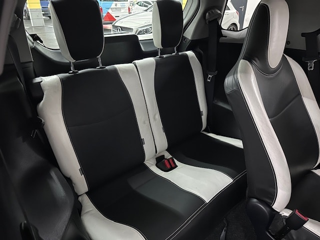 TOYOTA iQ 1.33 Dual VVT-i Linea Sol Premium Multidrive-image-10