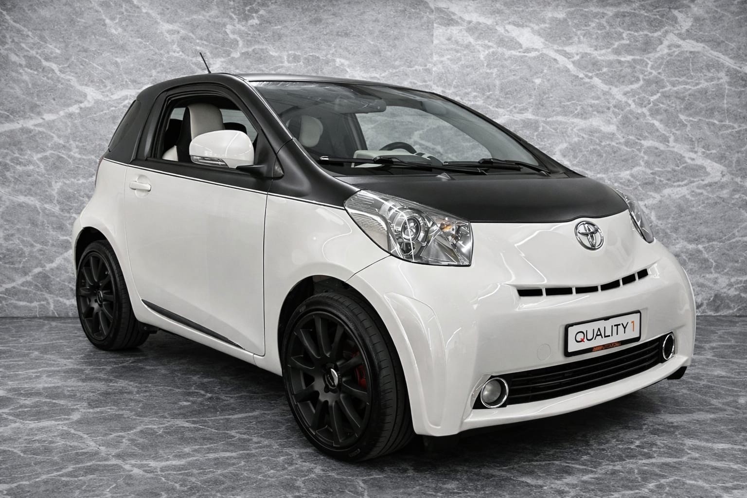 TOYOTA iQ 1.33 Dual VVT-i Linea Sol Premium Multidrive-image-0