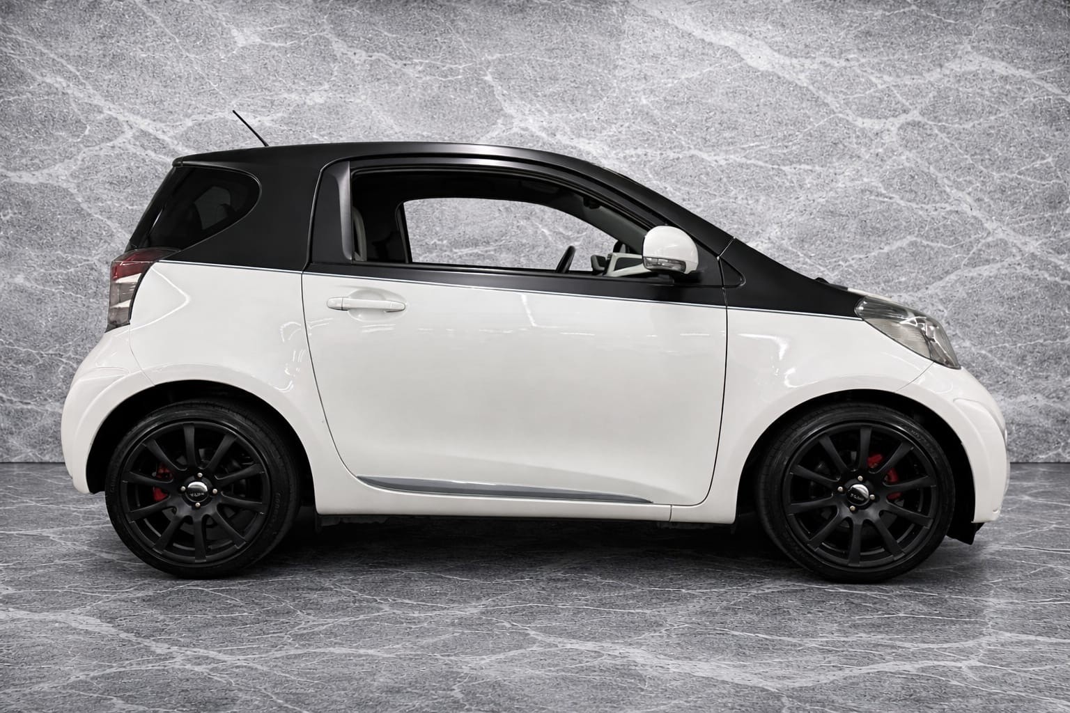 TOYOTA iQ 1.33 Dual VVT-i Linea Sol Premium Multidrive-image-2