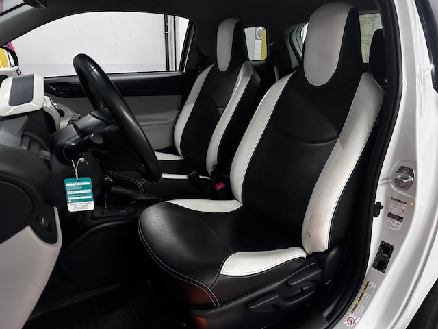 TOYOTA iQ 1.33 Dual VVT-i Linea Sol Premium Multidrive-image-9