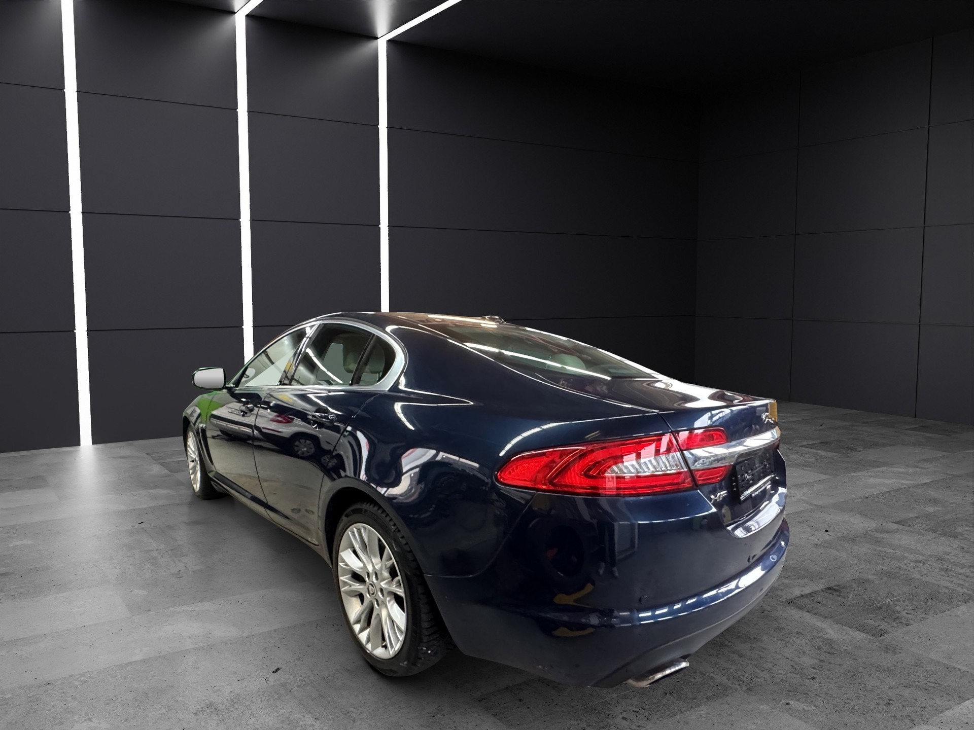 JAGUAR XF 5.0 V8-image-3