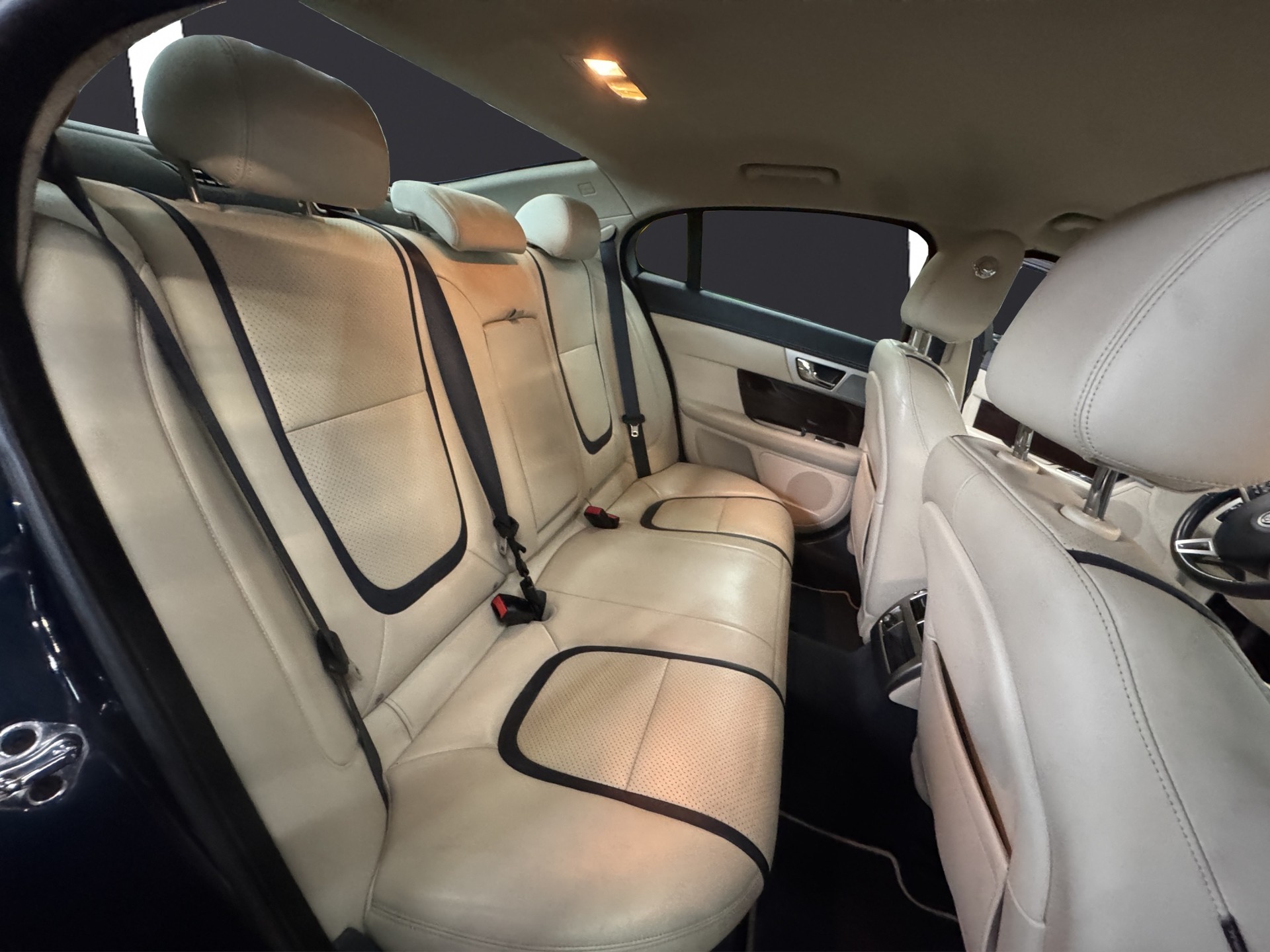 JAGUAR XF 5.0 V8-image-12