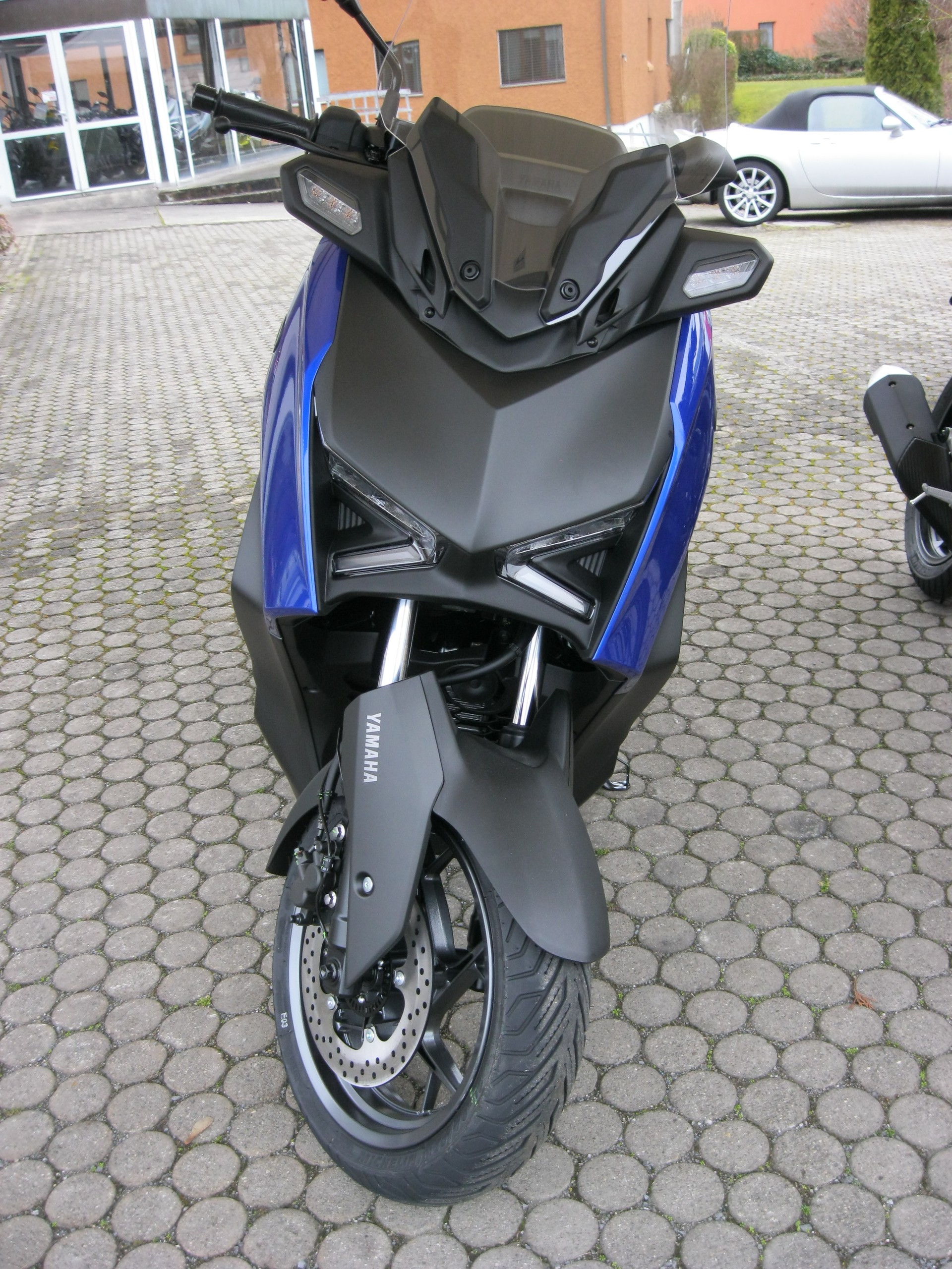 YAMAHA YP125RA (XMAX 125)-image-2
