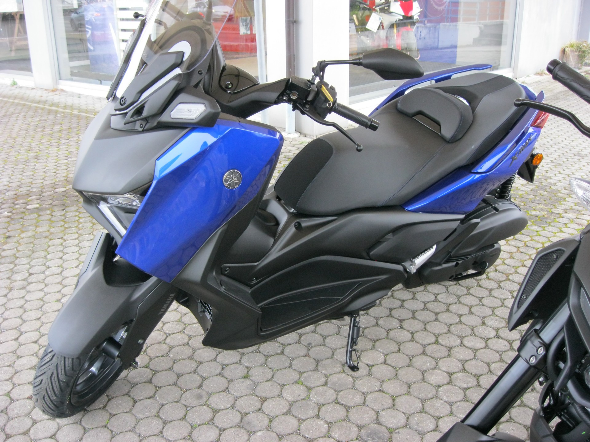 YAMAHA YP125RA (XMAX 125)-image-1