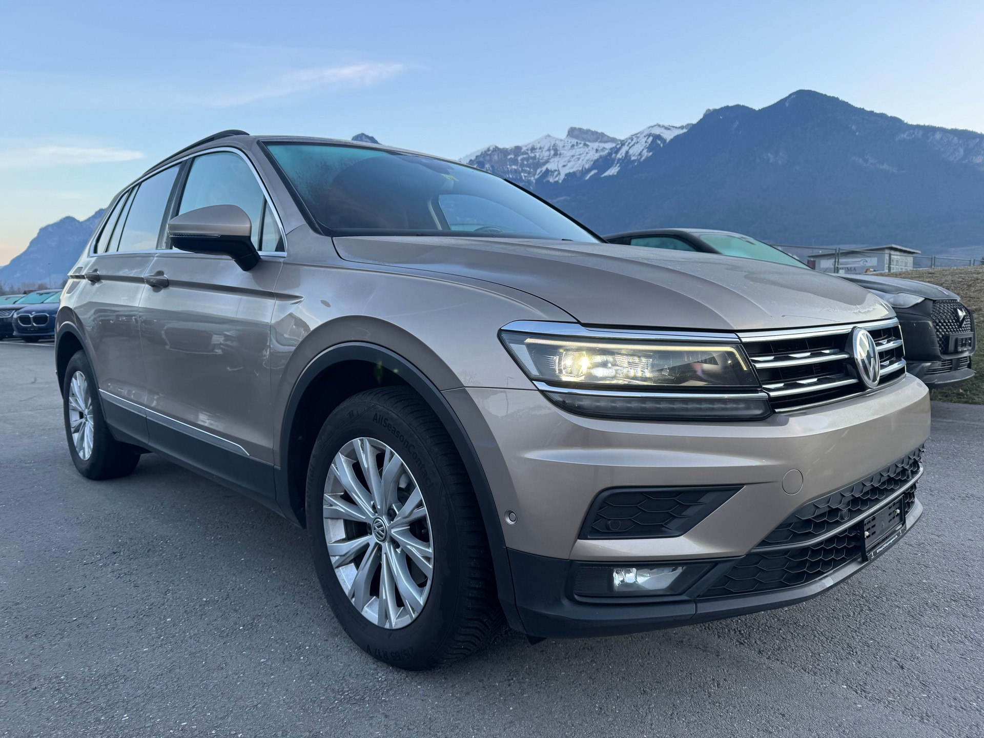 VW Tiguan 2.0 TDI SCR Comfortline 4Motion DSG-image-2