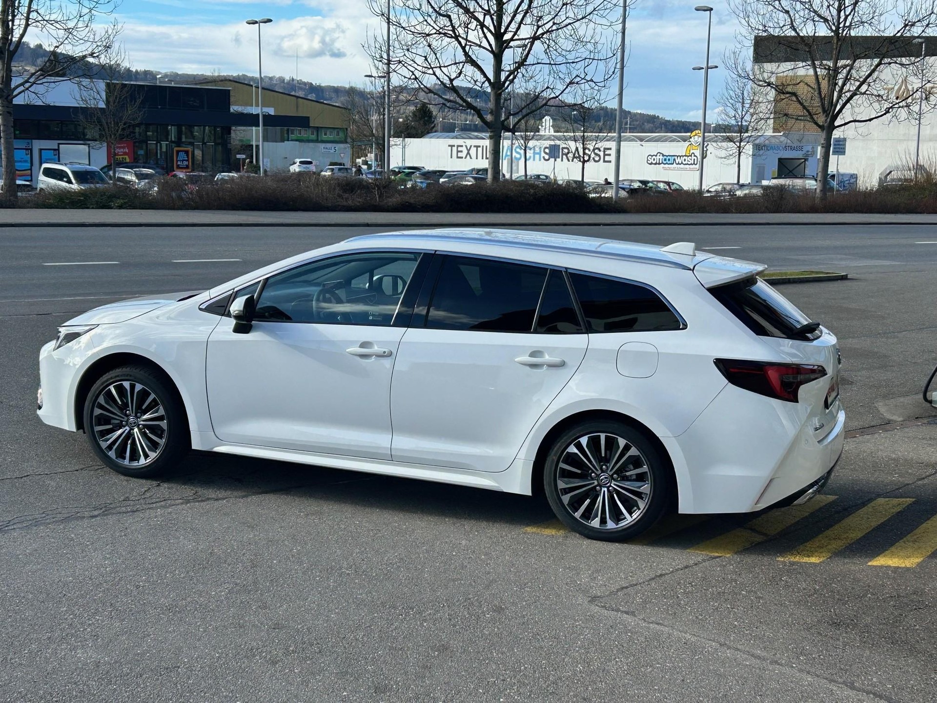 TOYOTA Corolla Touring Sports 2.0 HSD Trend-image-2