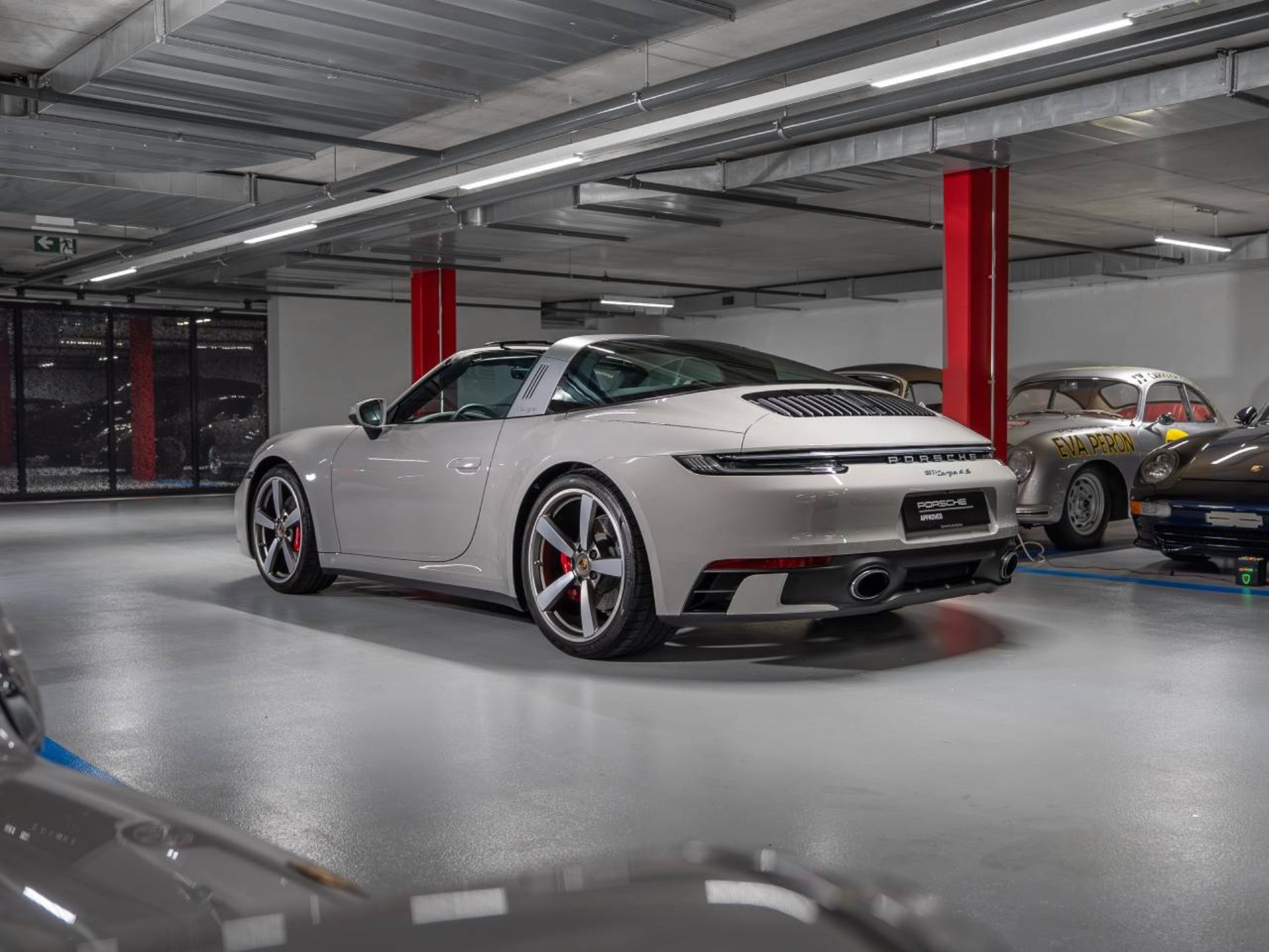 PORSCHE 911 Targa 4S (MY24)-showroom-element-2