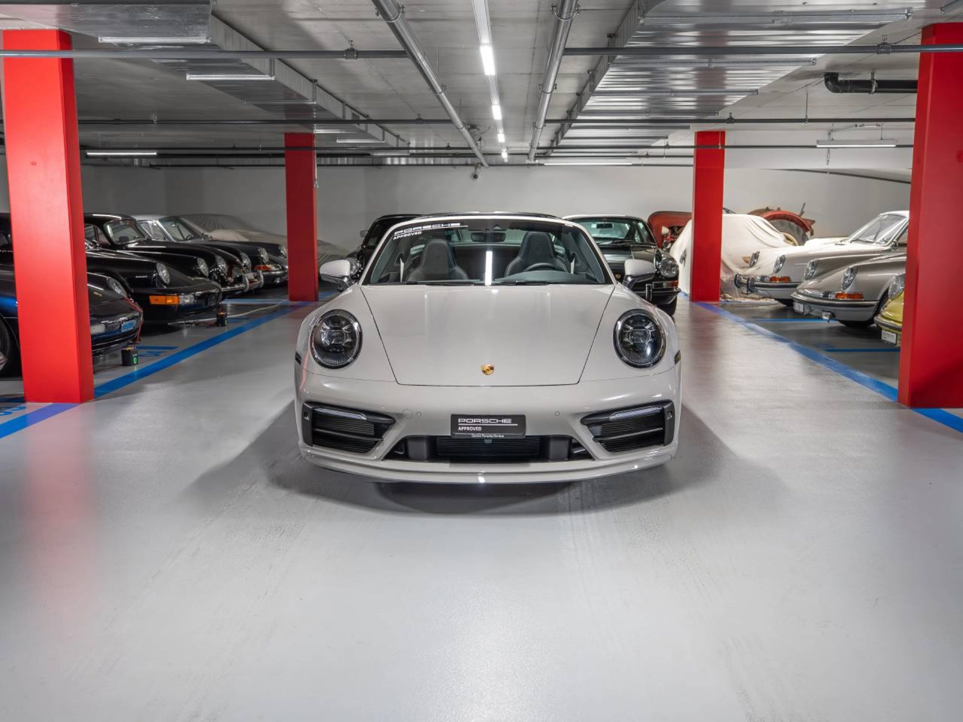 PORSCHE 911 Targa 4S (MY24)-showroom-element-1